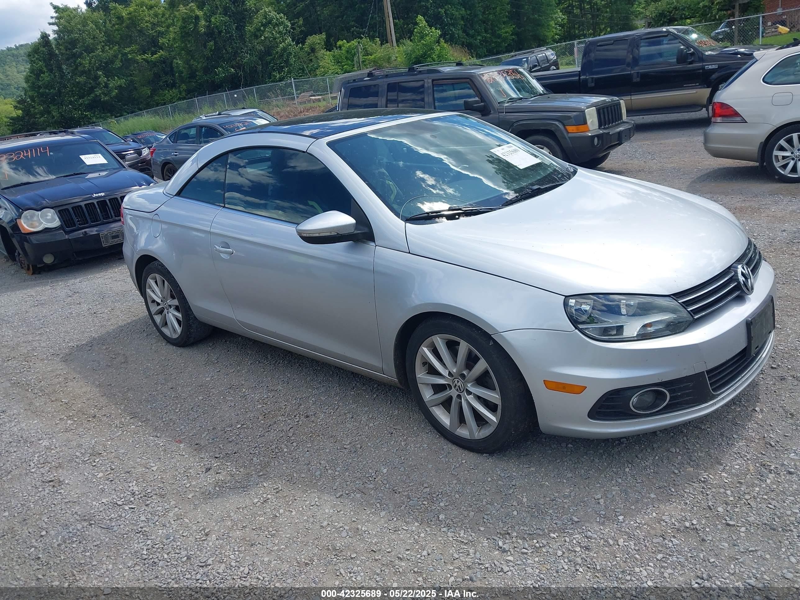 2012 Volkswagen Eos Komfort, VIN WVWBW7AHXCV000258 — Front end