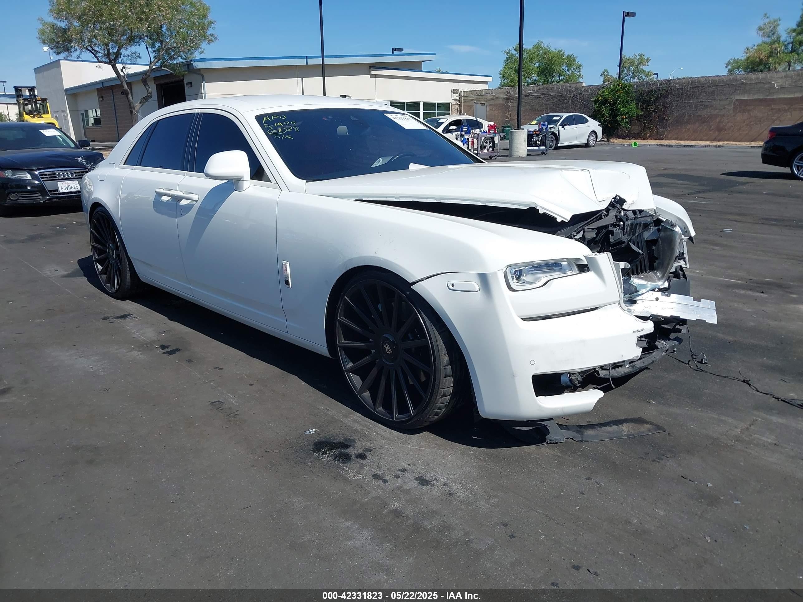 2018 Rolls-Royce Ghost, VIN SCA664S53JUX54441 — Front end