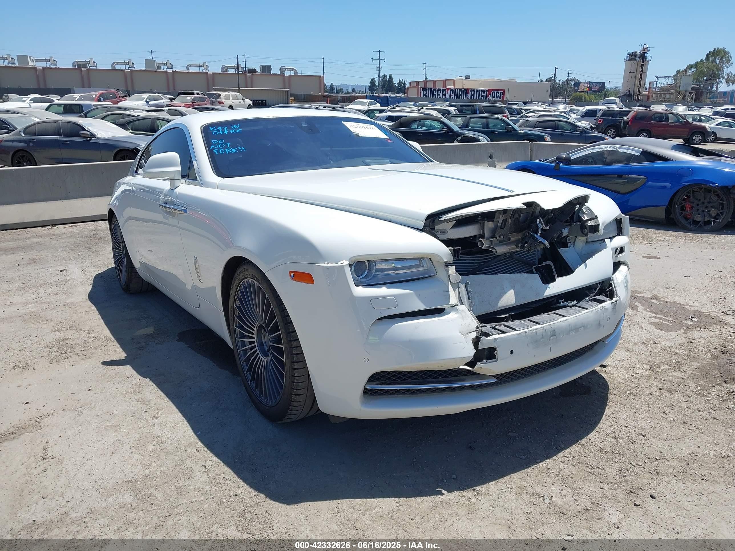 2016 Rolls-Royce Wraith, VIN SCA665C54GUX86294 — Front end