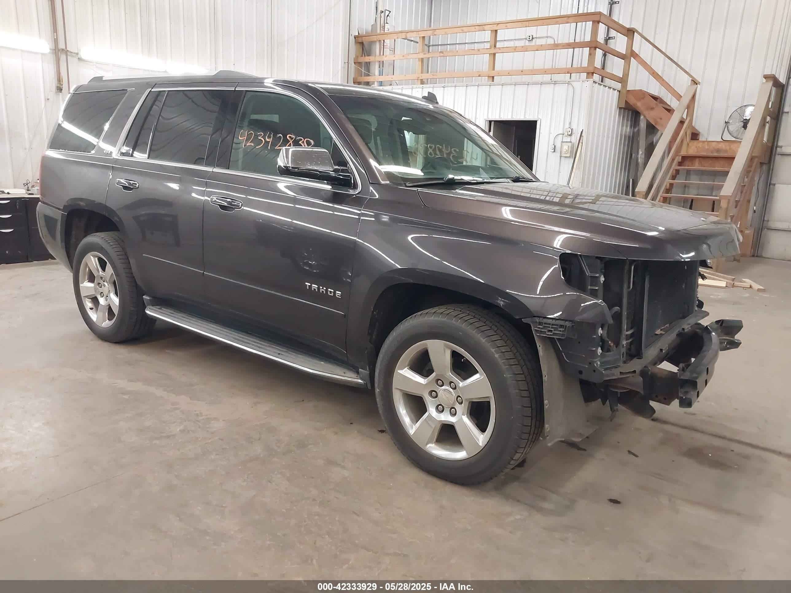 2015 Chevrolet Tahoe LTZ, VIN 1GNSKCKCXFR250255 — Front end