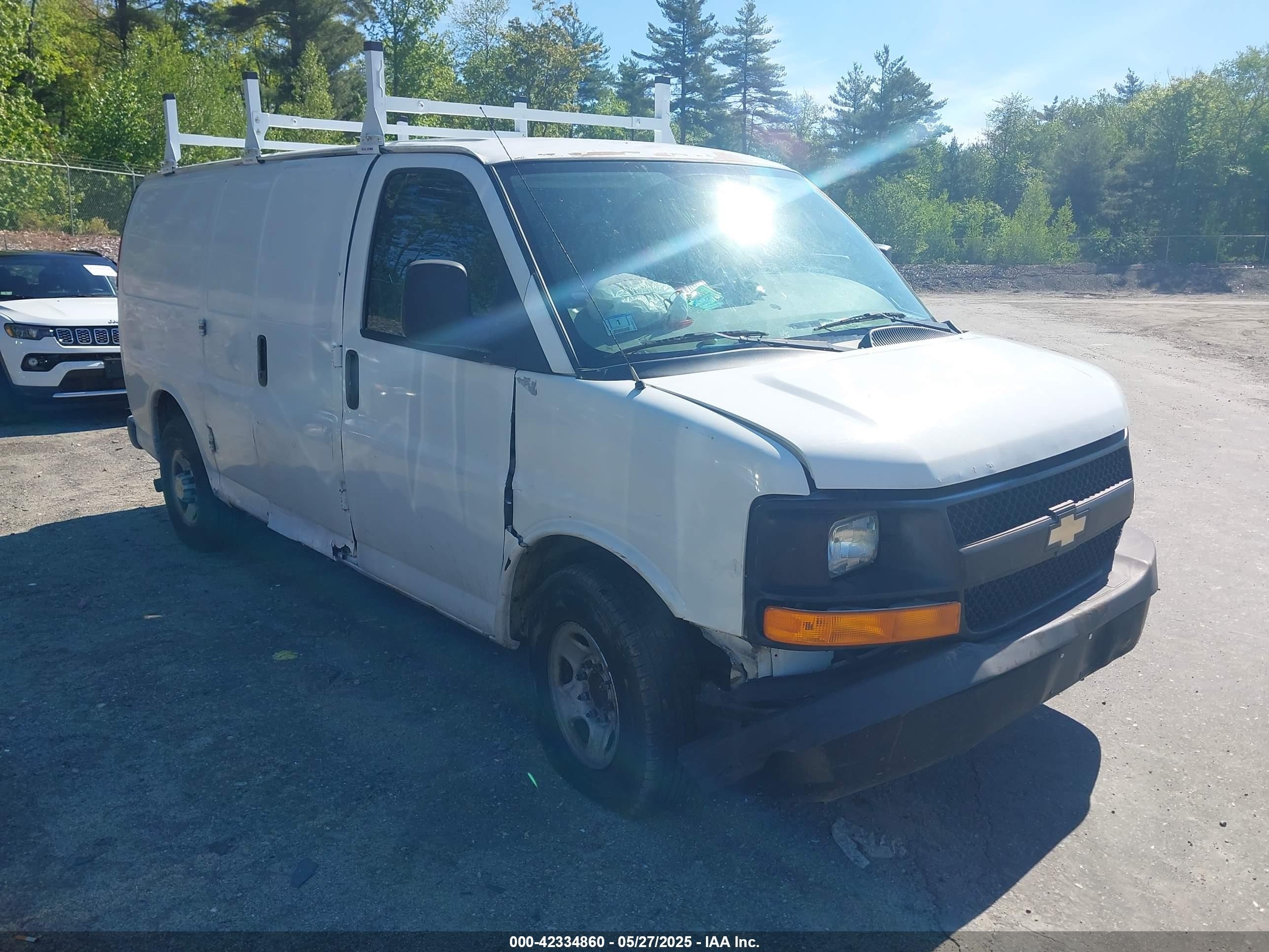 2012 Chevrolet Express 2500, VIN 1GCWGFBG4C1113015 — Front end