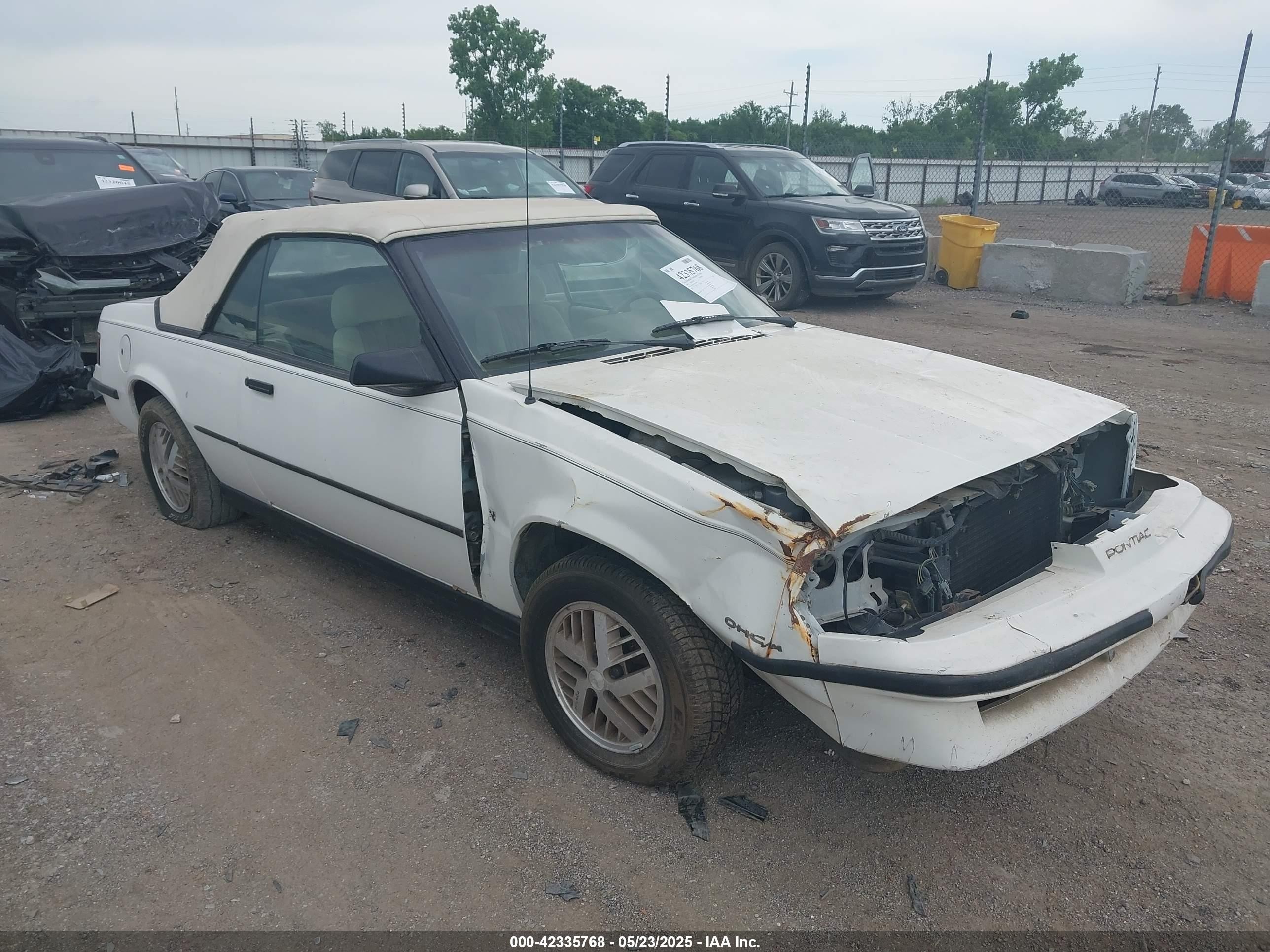 1987 Pontiac Sunbird, VIN 1G2JD31K1H7575709 — Front end