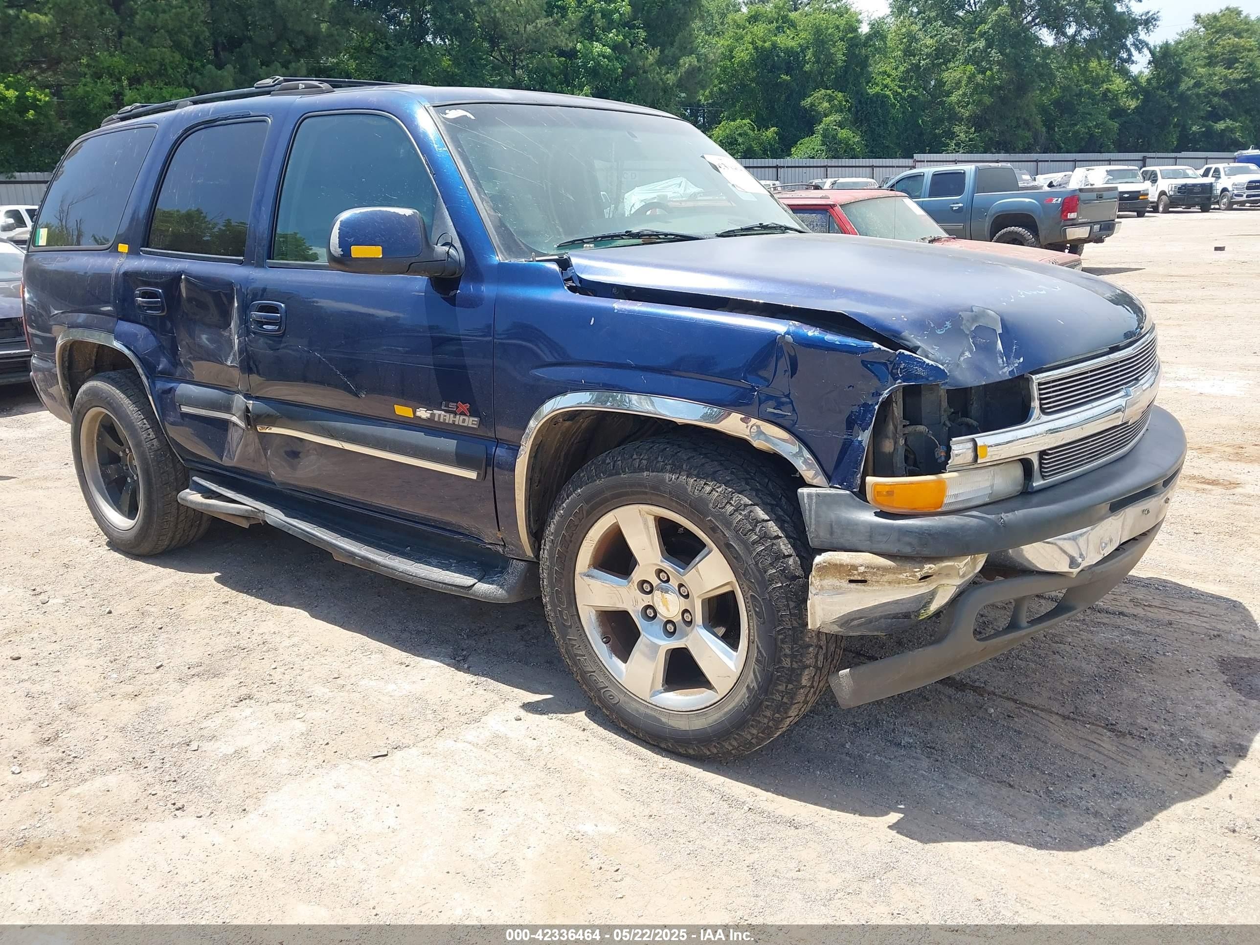 2001 Chevrolet Tahoe LT, VIN 1GNEC13T21R121738 — Side