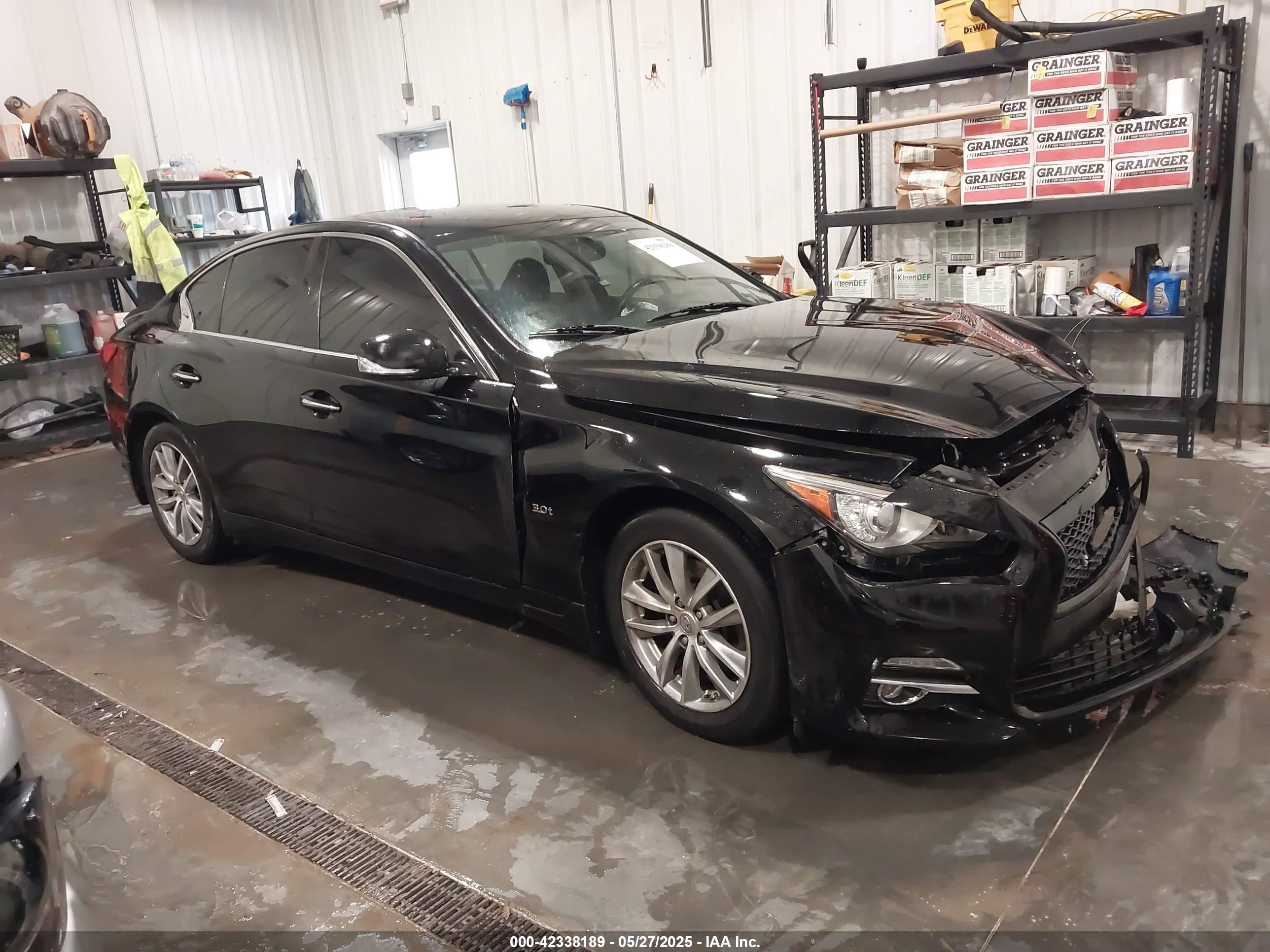 2016 Infiniti Q50 Premium, VIN JN1EV7ARXGM344082 — Front end