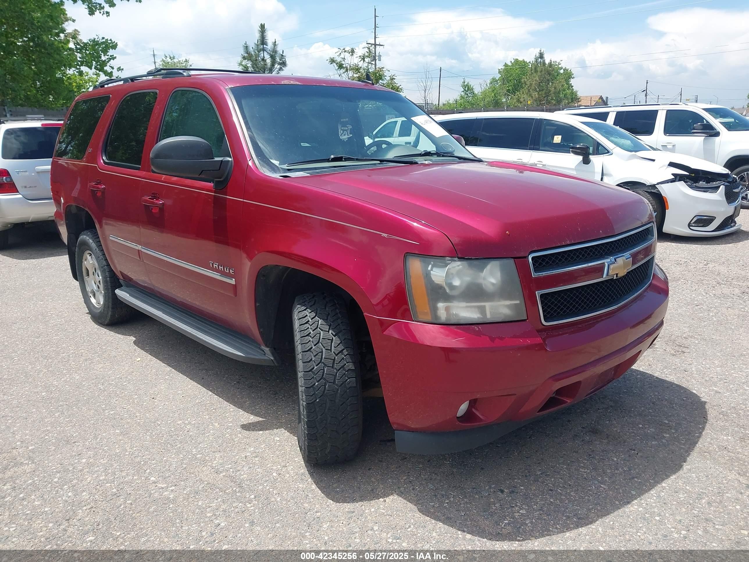 2010 Chevrolet Tahoe LT, VIN 1GNUKBE07AR268743 — Side
