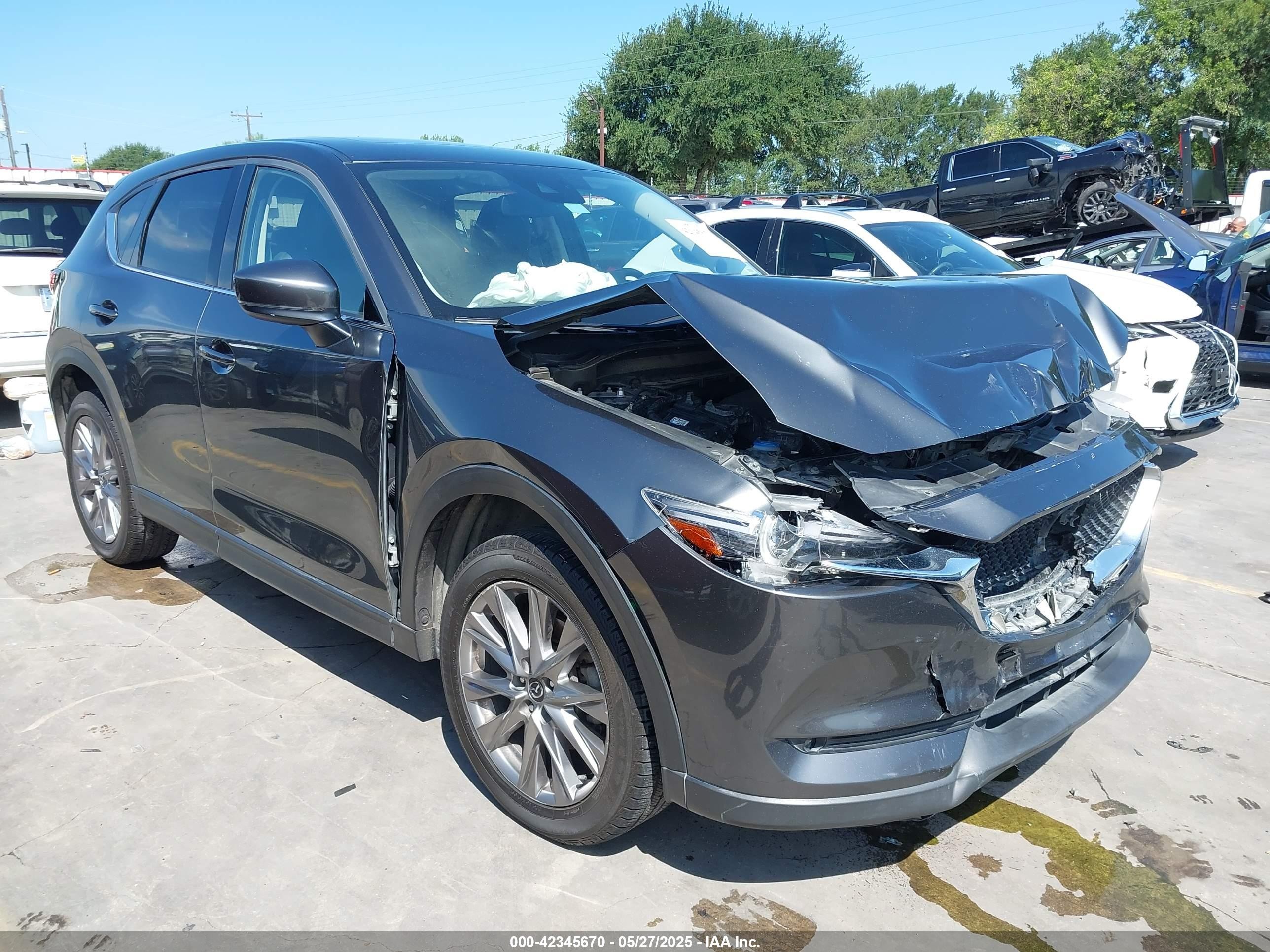2021 Mazda CX-5 Grand Touring Reserve, VIN JM3KFBAY6M0336742 — Front end
