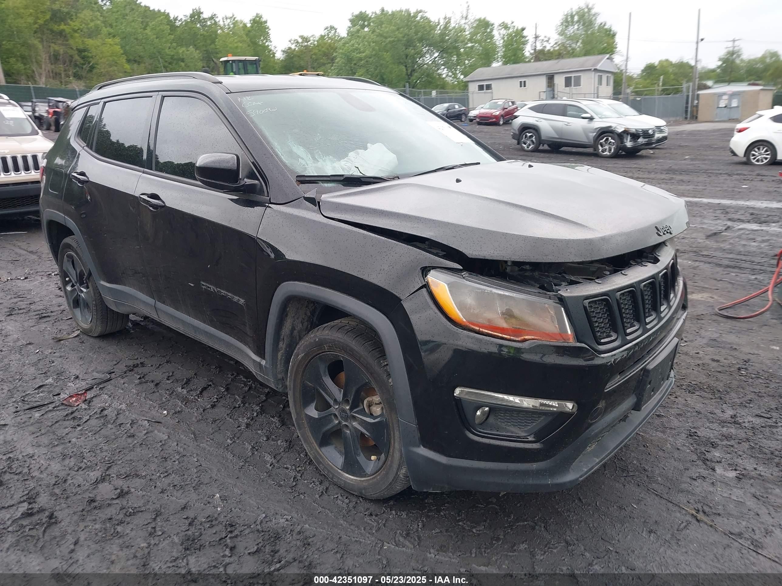2021 Jeep Compass Latitude, VIN 3C4NJDBB6MT590092 — Front end