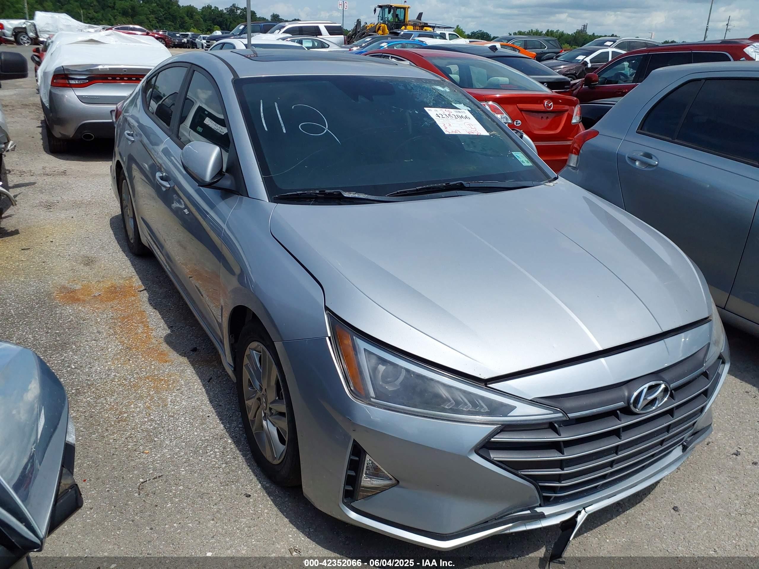 2020 Hyundai Elantra SEL, VIN KMHD84LF1LU995981 — Пожар в салоне