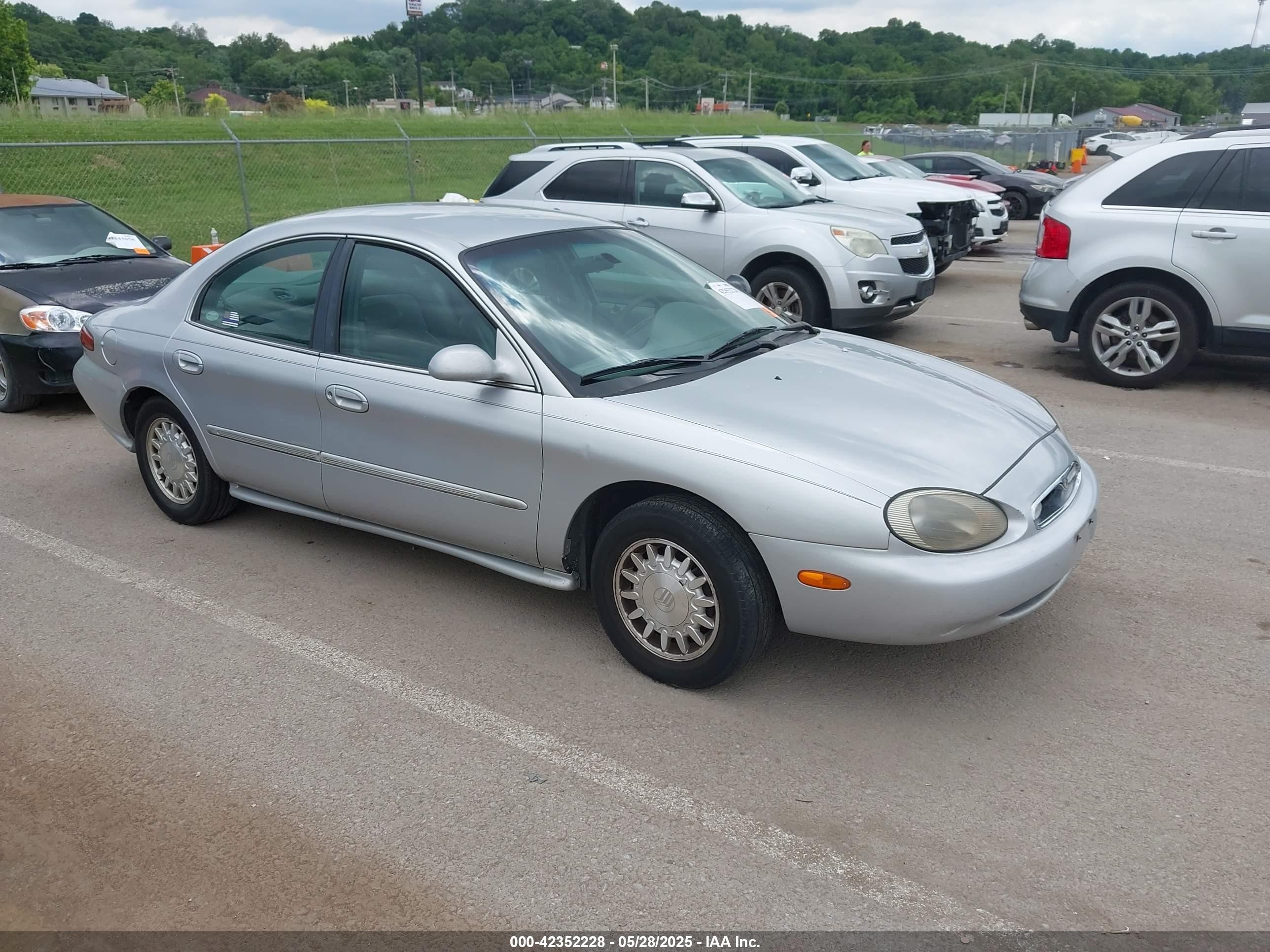 1997 Mercury Sable LS, VIN 1MELM53S5VA639843 — Side