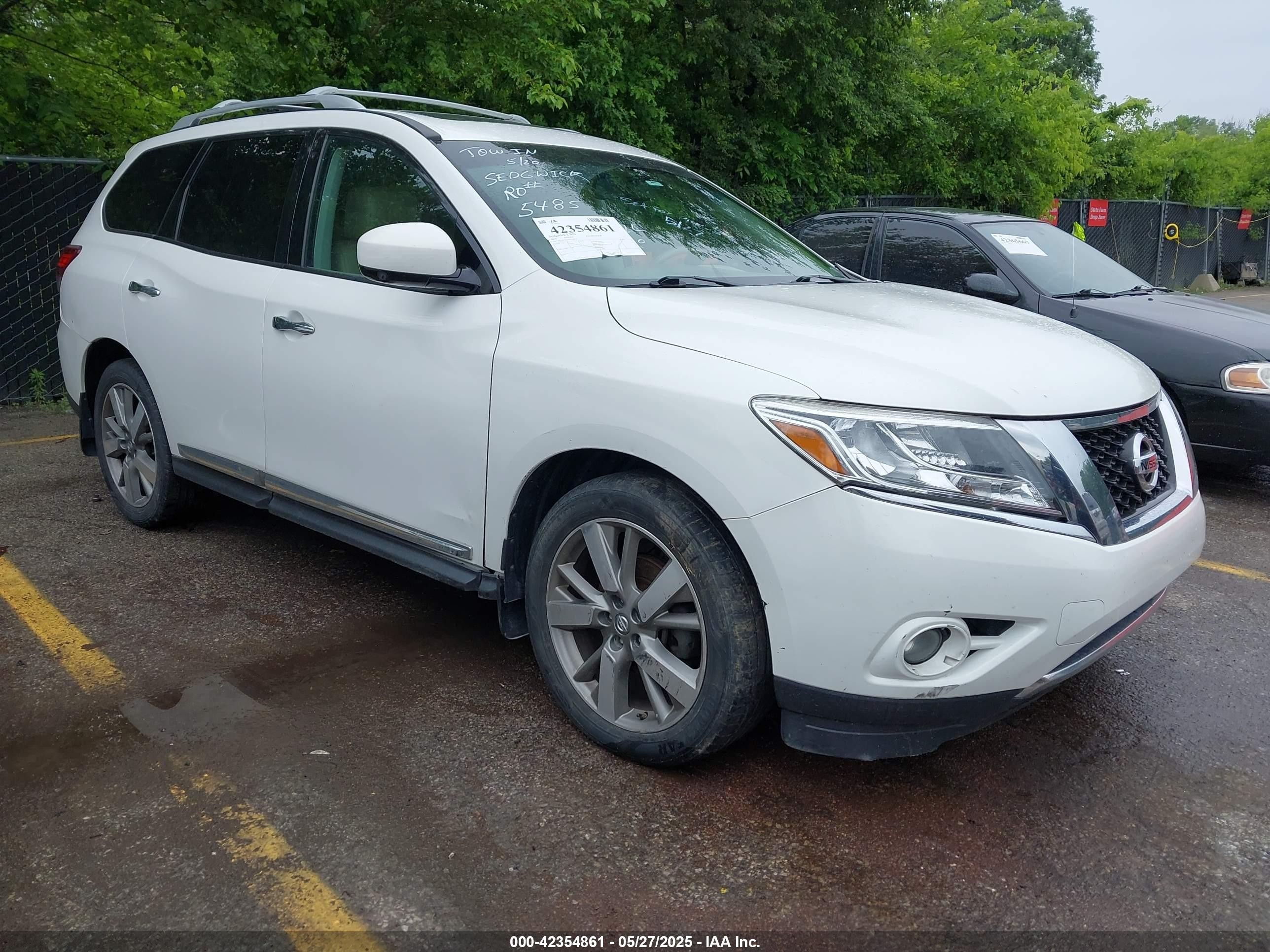 2014 Nissan Pathfinder S, VIN 5N1AR2MM7EC638279 — Перед