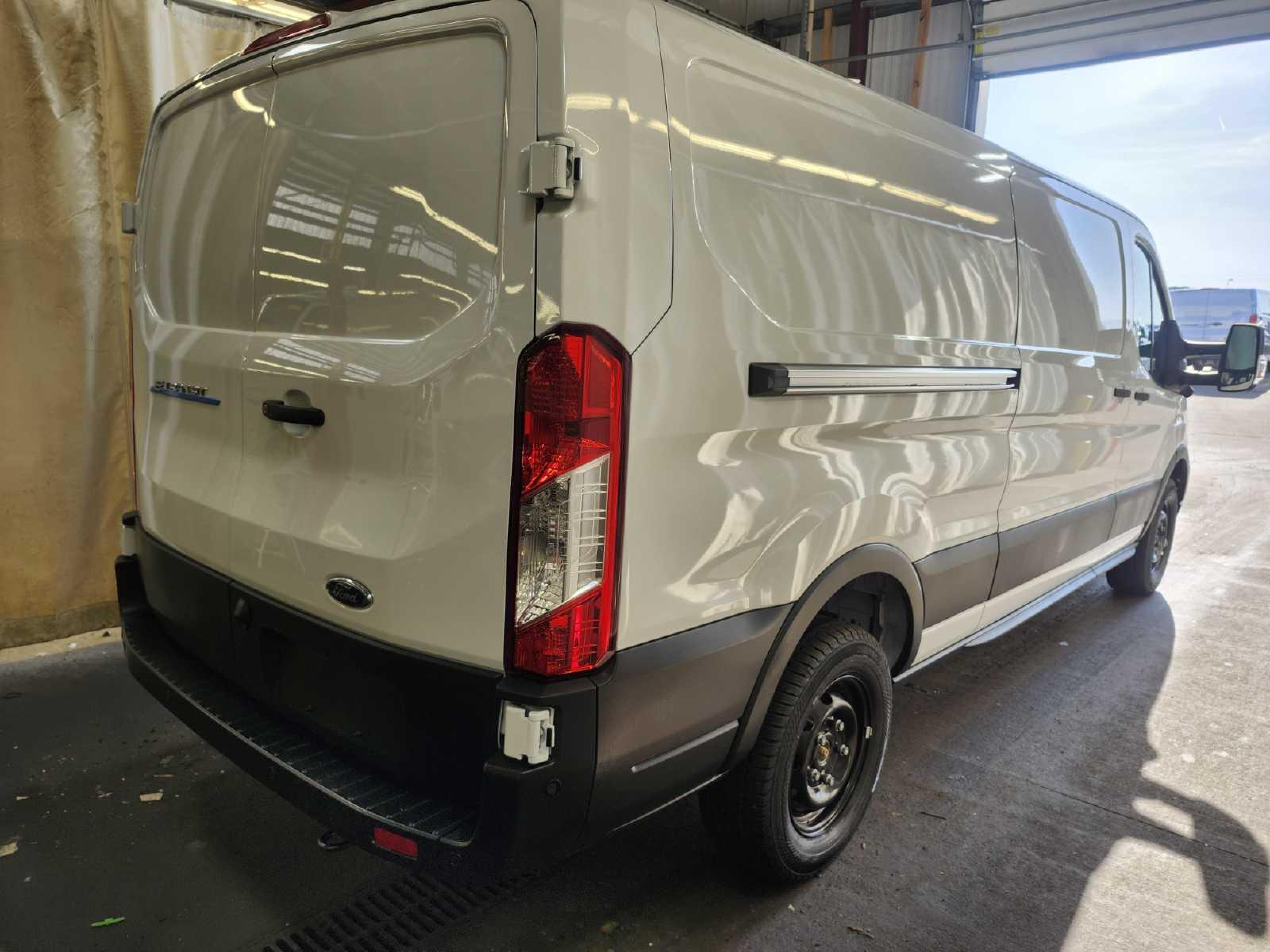 2025 Ford E-Transit, VIN 1FTBW1YM2SKA12985 — Normal wear