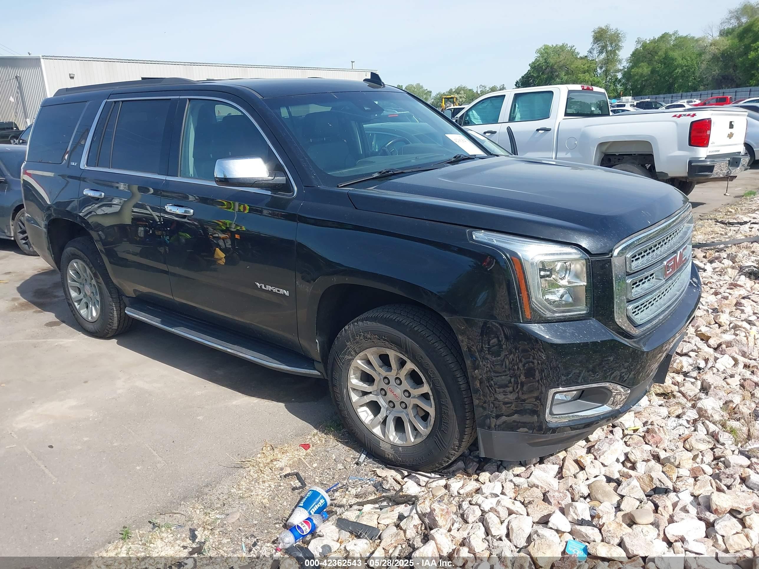 2017 GMC Yukon SLT, VIN 1GKS2BKC6HR239280 — Front end