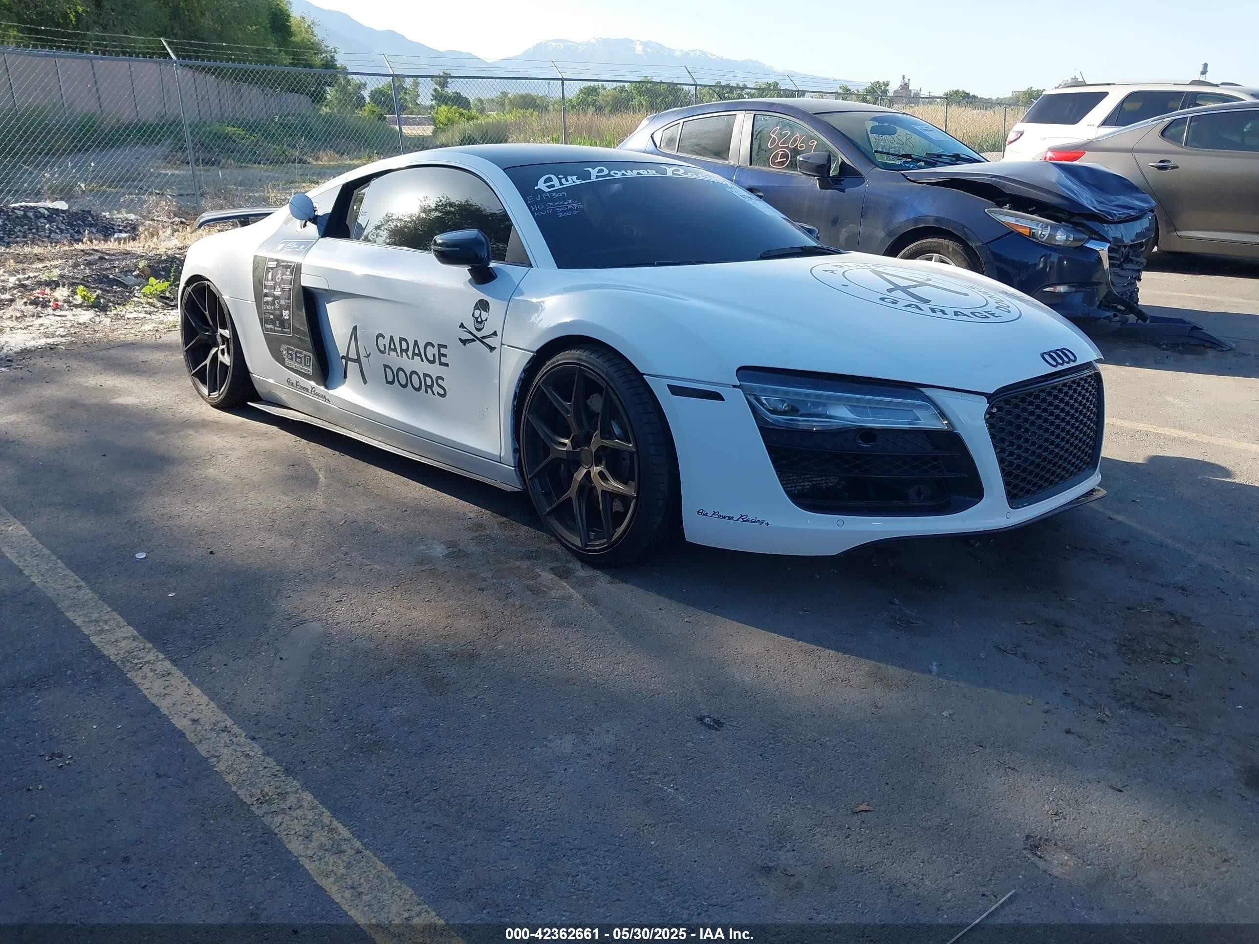 2015 Audi R8, VIN WUAAUAFG4FN000620 — Side