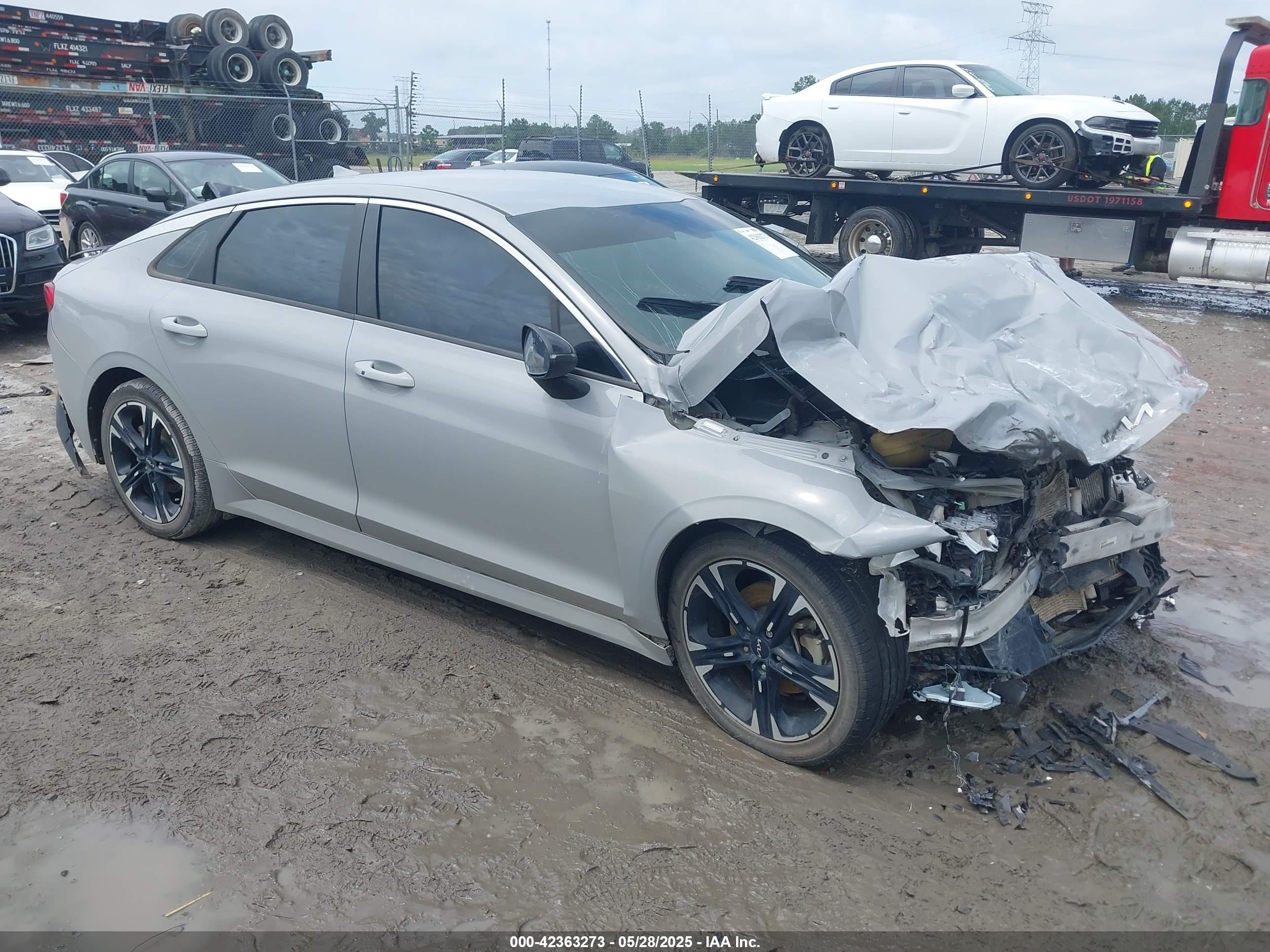 2022 Kia K5 GT-Line, VIN 5XXG64J22NG129352 — Front end