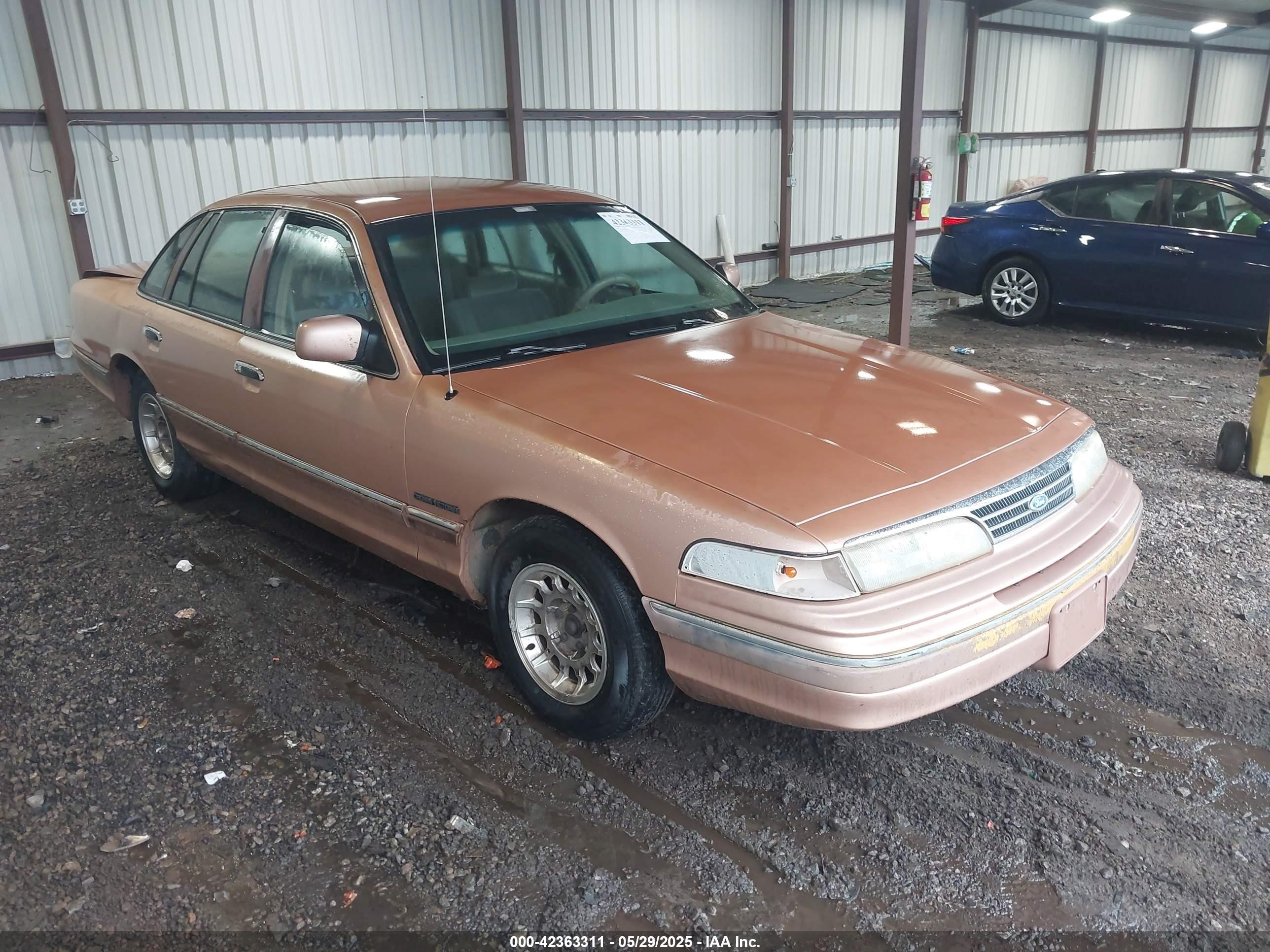 1994 Ford Crown Victoria, VIN 2FALP73W2RX165912 — Rear end