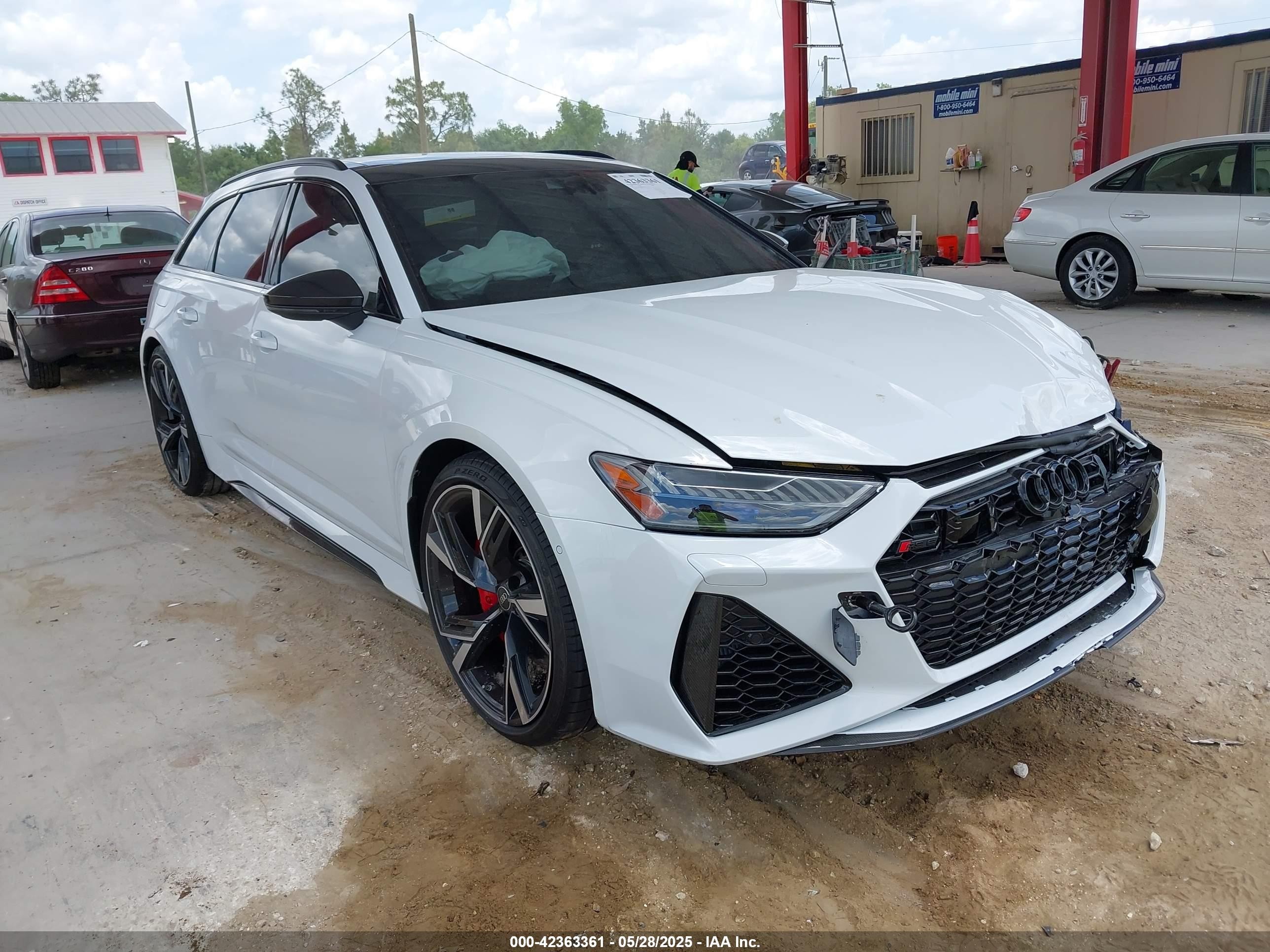 2023 Audi RS 6, VIN WUA1CBF28PN907059 — Front end