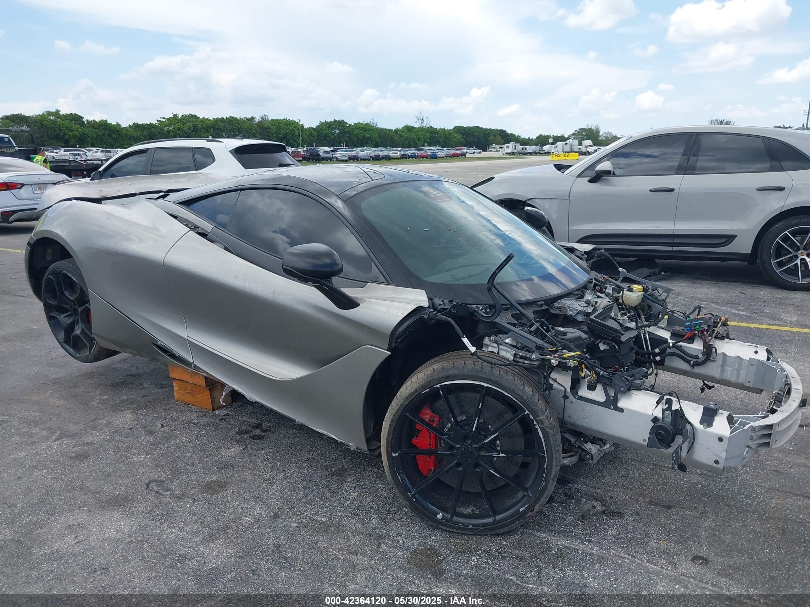 2019 McLaren 720S, VIN SBM14DCA8KW003336 — All over