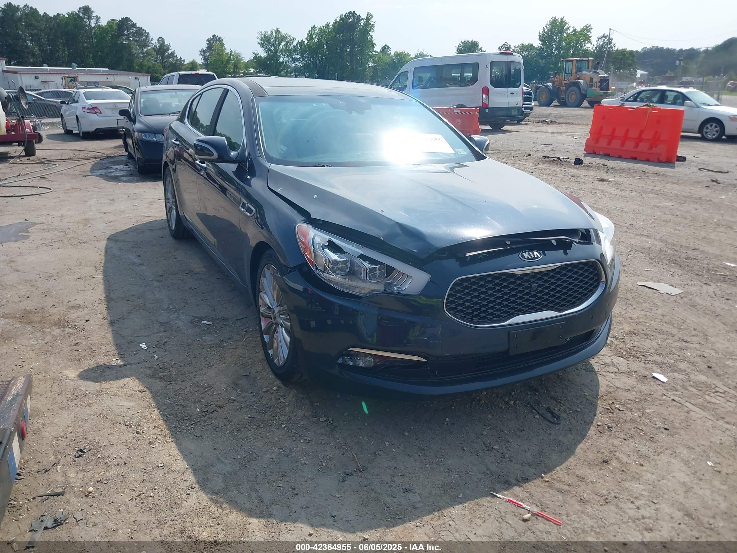 2015 Kia K900 Luxury, VIN KNALW4D41F6020535 — Front end