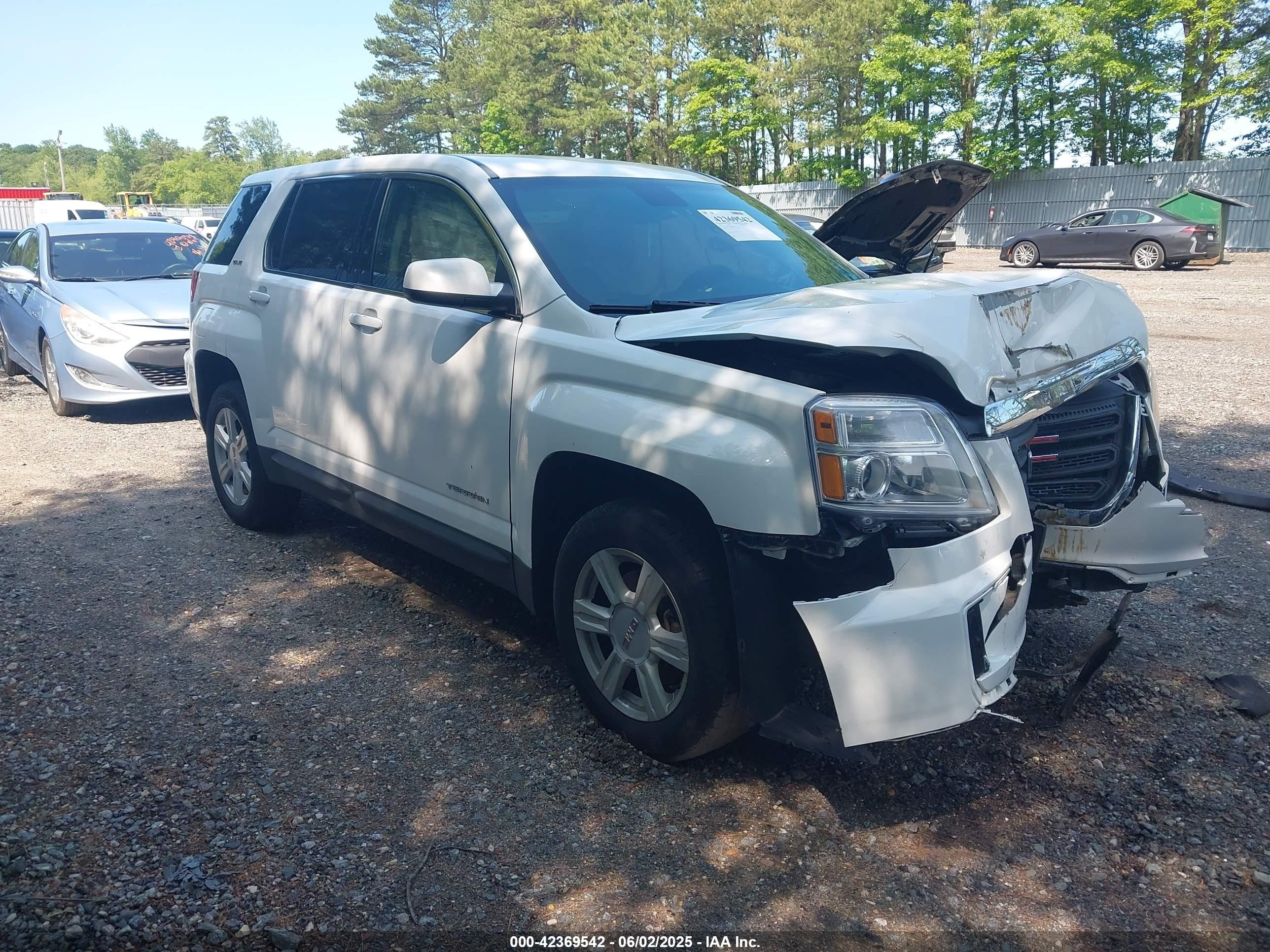 2016 GMC Terrain SLE, VIN 2GKFLSEKXG6238516 — Front end