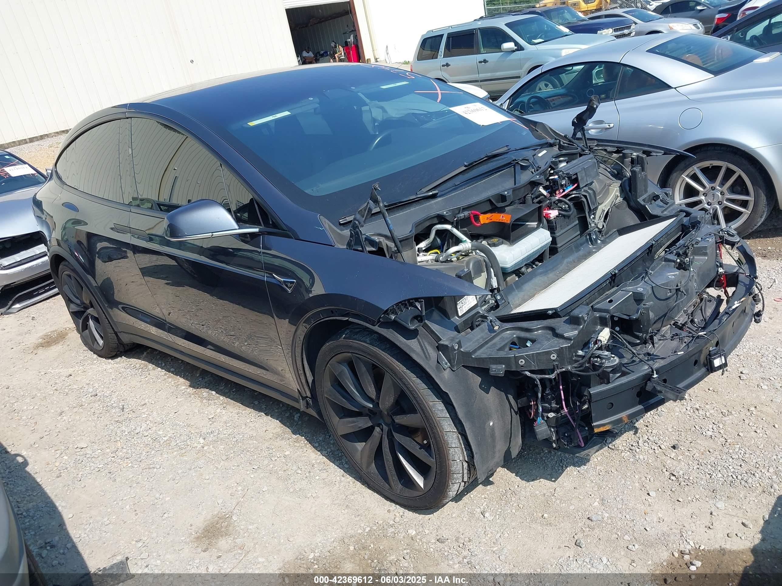 2019 Tesla Model X 75D, VIN 5YJXCDE27KF204354 — Front end