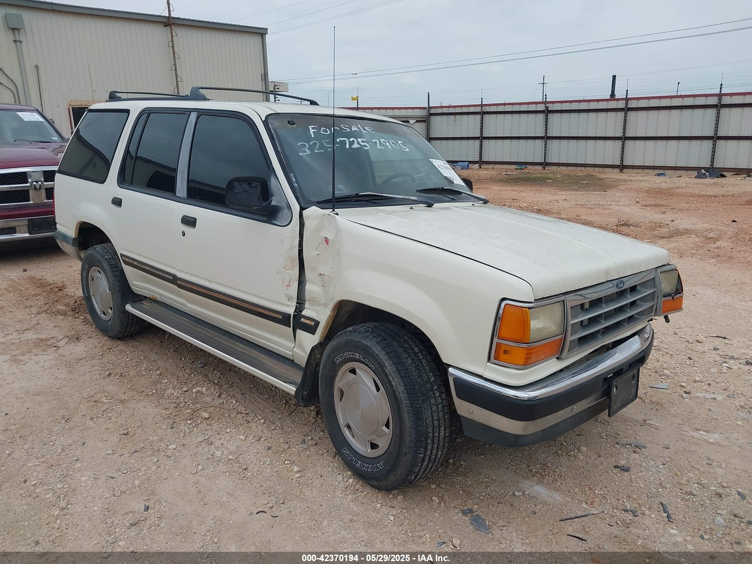 1991 Ford Explorer XL, VIN 1FMDU32X5MUA21535 — Front end