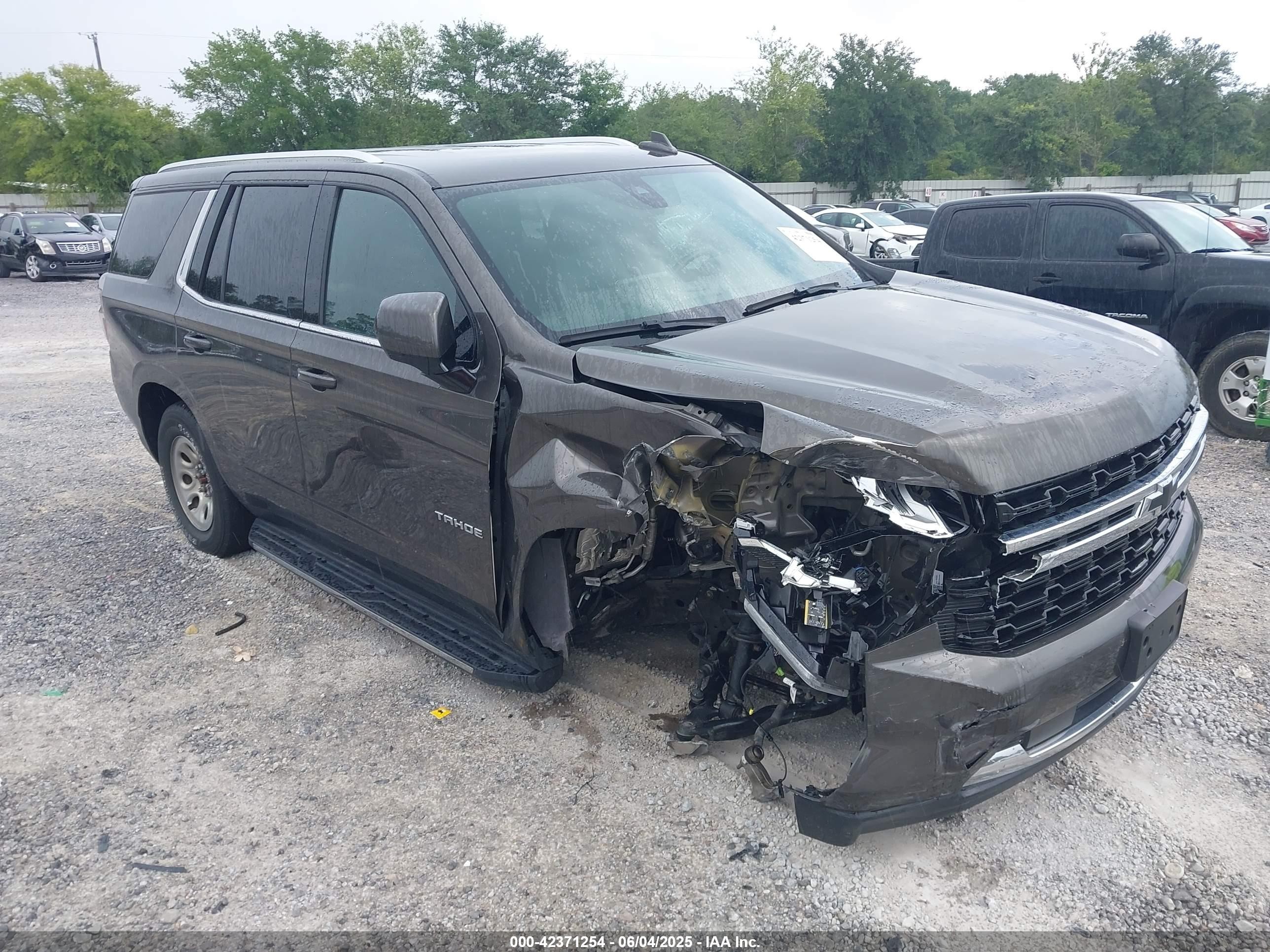 2021 Chevrolet Tahoe LS, VIN 1GNSKMKD2MR305163 — Front end