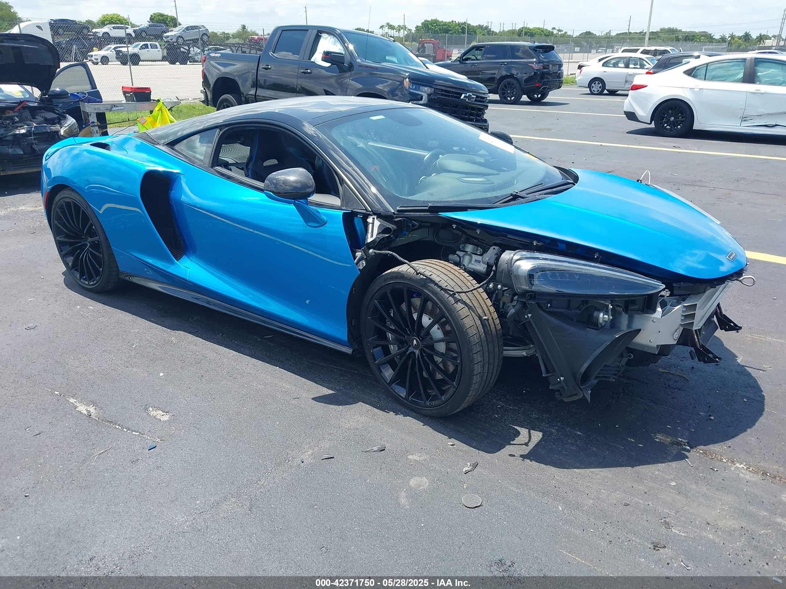 2021 McLaren GT, VIN SBM22GCA7MW000989 — Front end