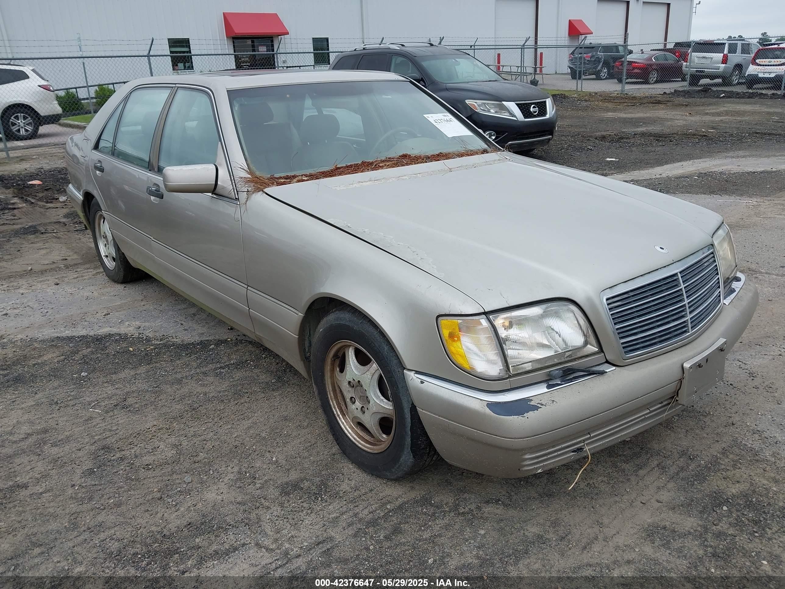 1999 Mercedes-Benz S 320/430/500, VIN WDBGA43G3XA425985 — Normal wear