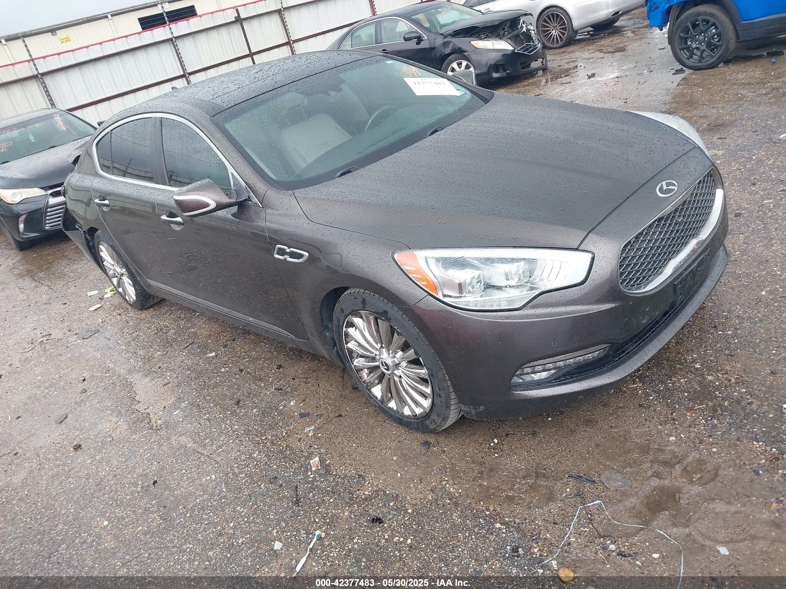 2015 Kia K900 Luxury, VIN KNALW4D44F6016883 — Rear end