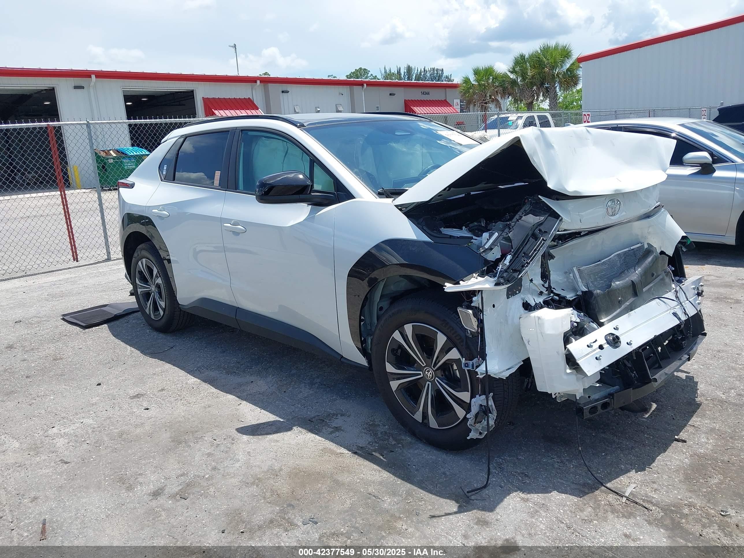 2024 Toyota bZ4X XLE, VIN JTMAAAAAXRA051219 — Front end
