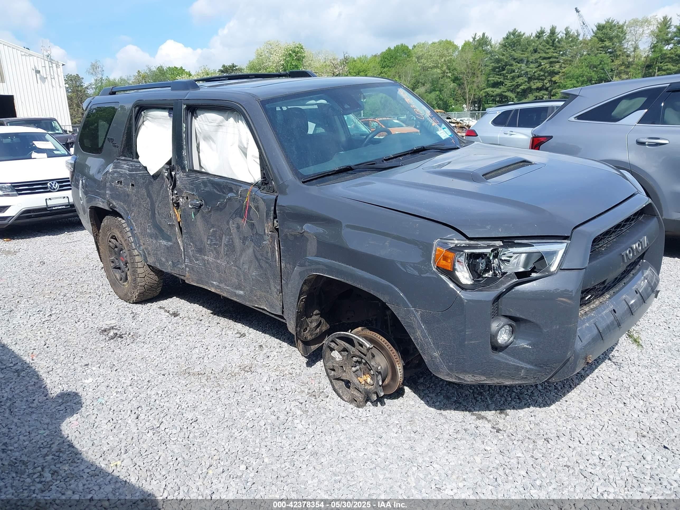 2024 Toyota 4Runner TRD Off Road, VIN JTERU5JR4R6265743 — Front end