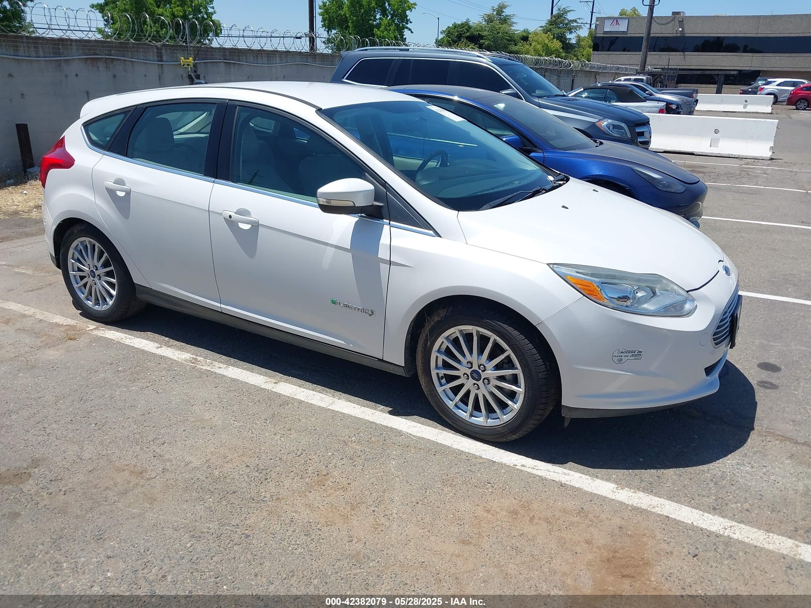 2014 Ford Focus Electric, VIN 1FADP3R45EL306109 — Normal wear