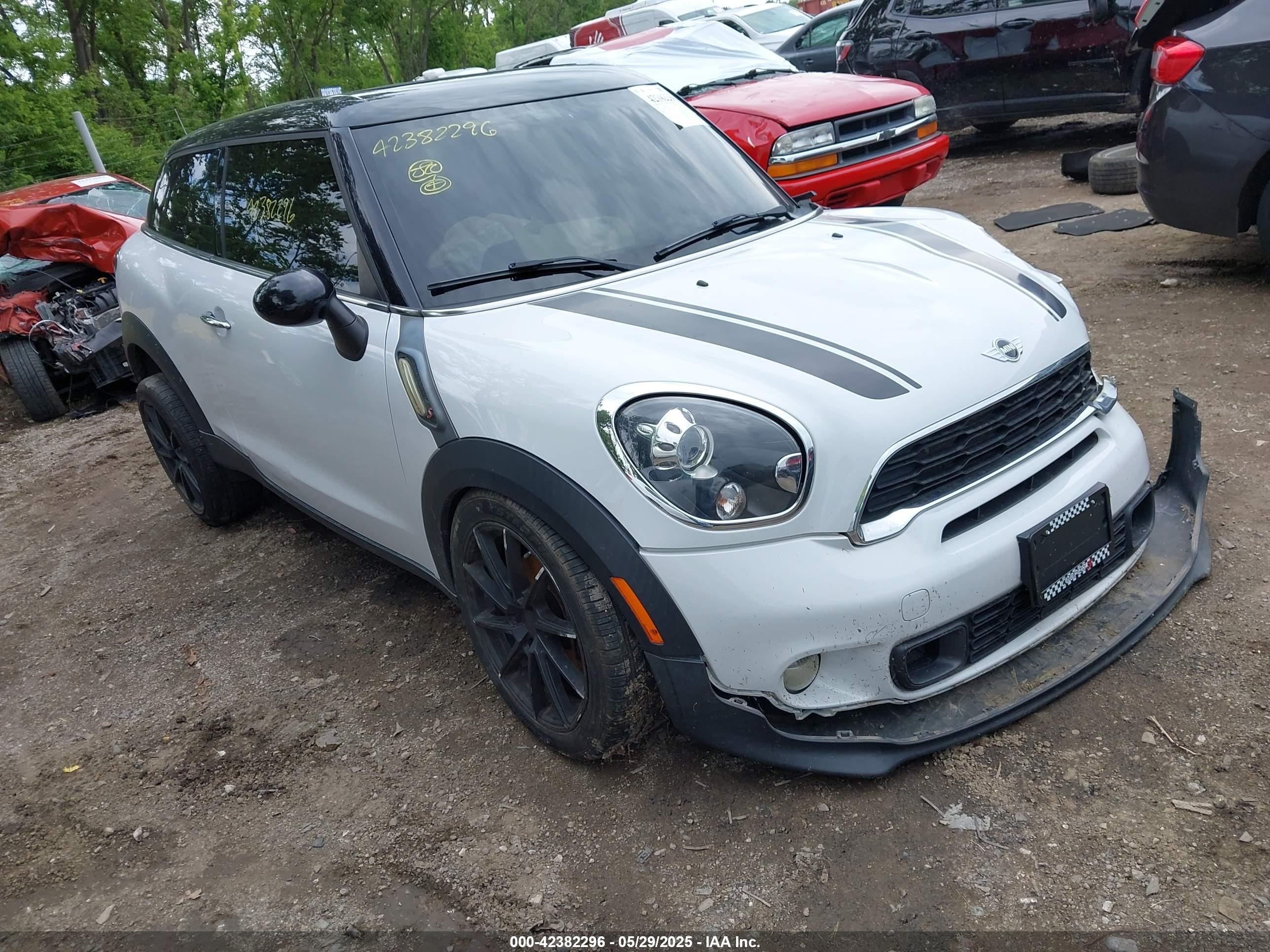 2014 MINI Paceman S, VIN WMWSS5C5XEWN66840 — Бок
