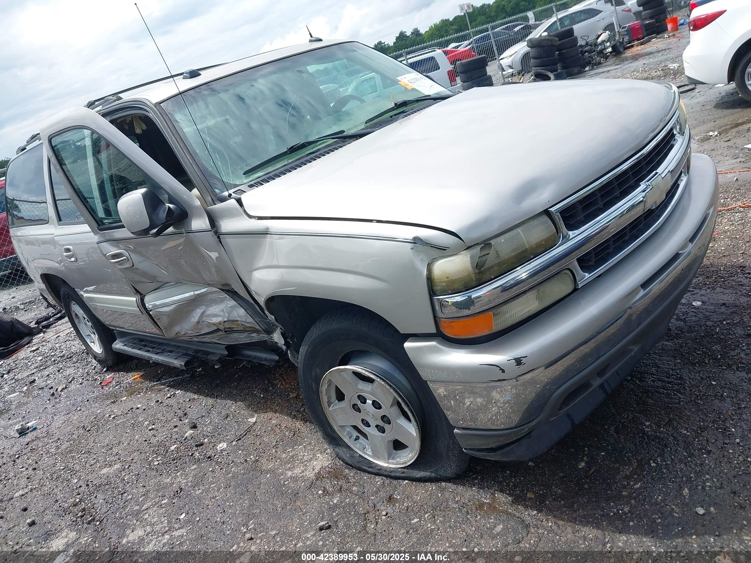 2005 Chevrolet Suburban LT, VIN 3GNEC16Z95G223768 — Side