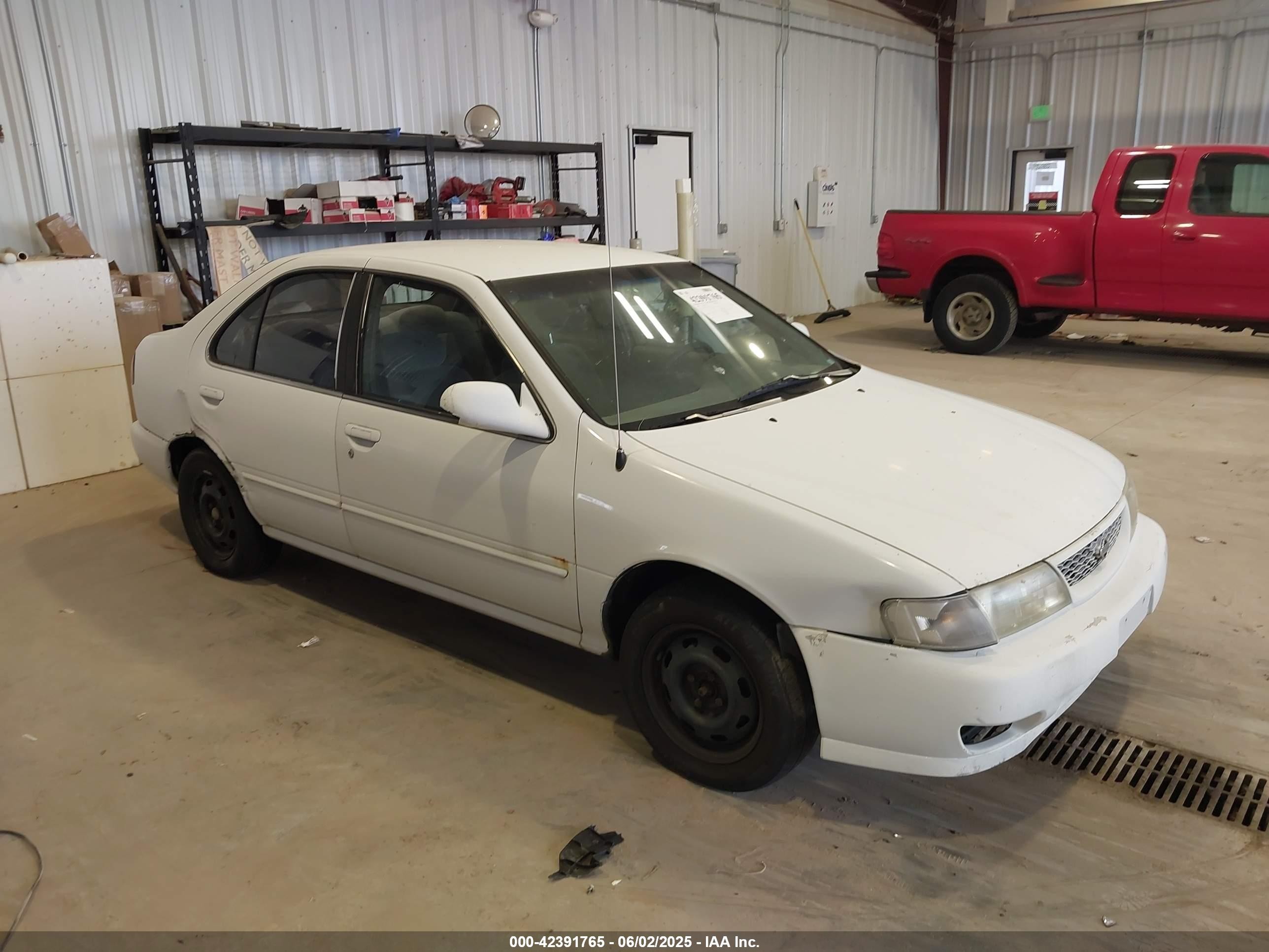 1998 Nissan Sentra XE, VIN 1N4AB41D3WC756703 — Бок