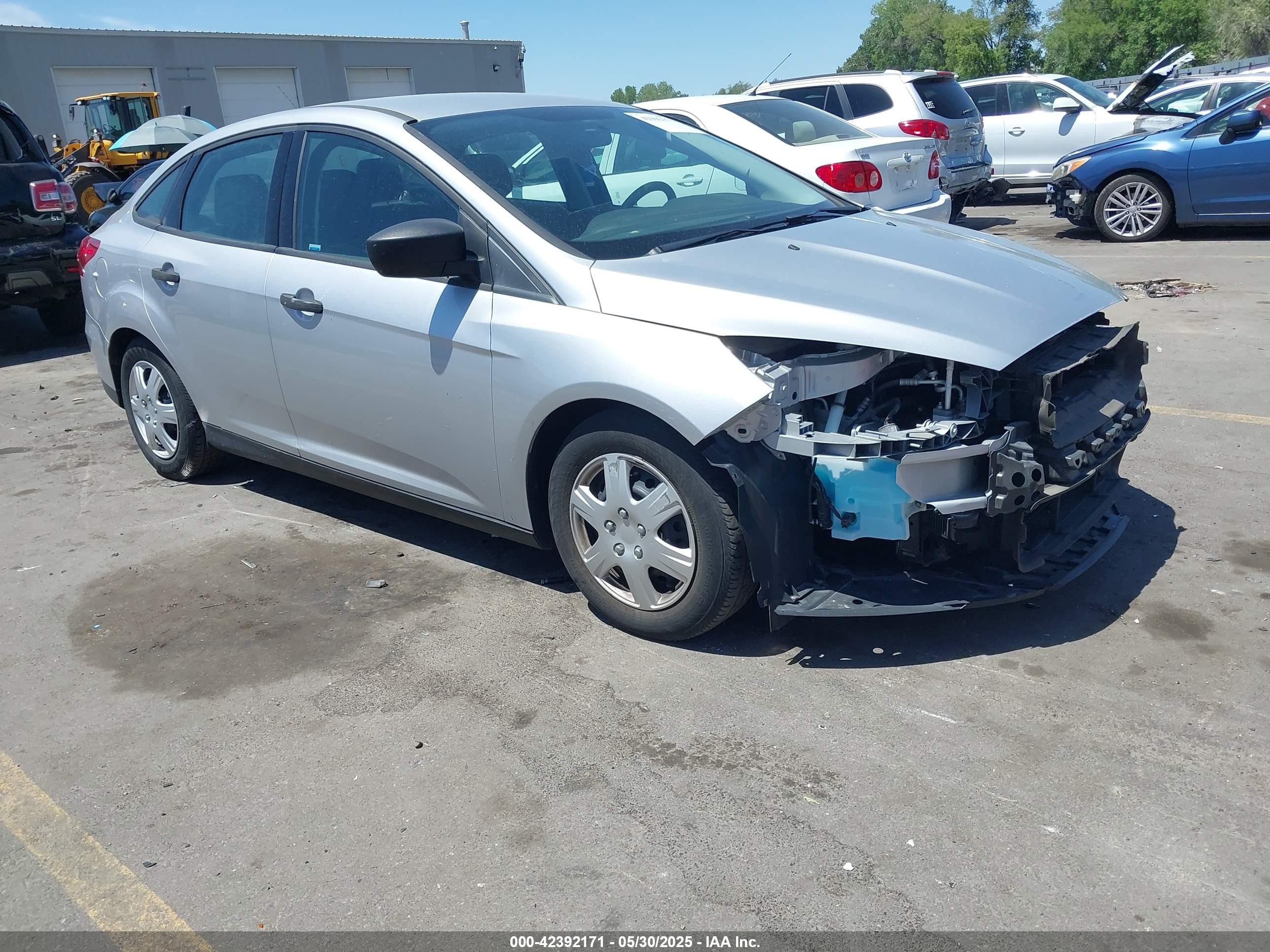 2016 Ford Focus S, VIN 1FADP3E21GL372521 — Front end