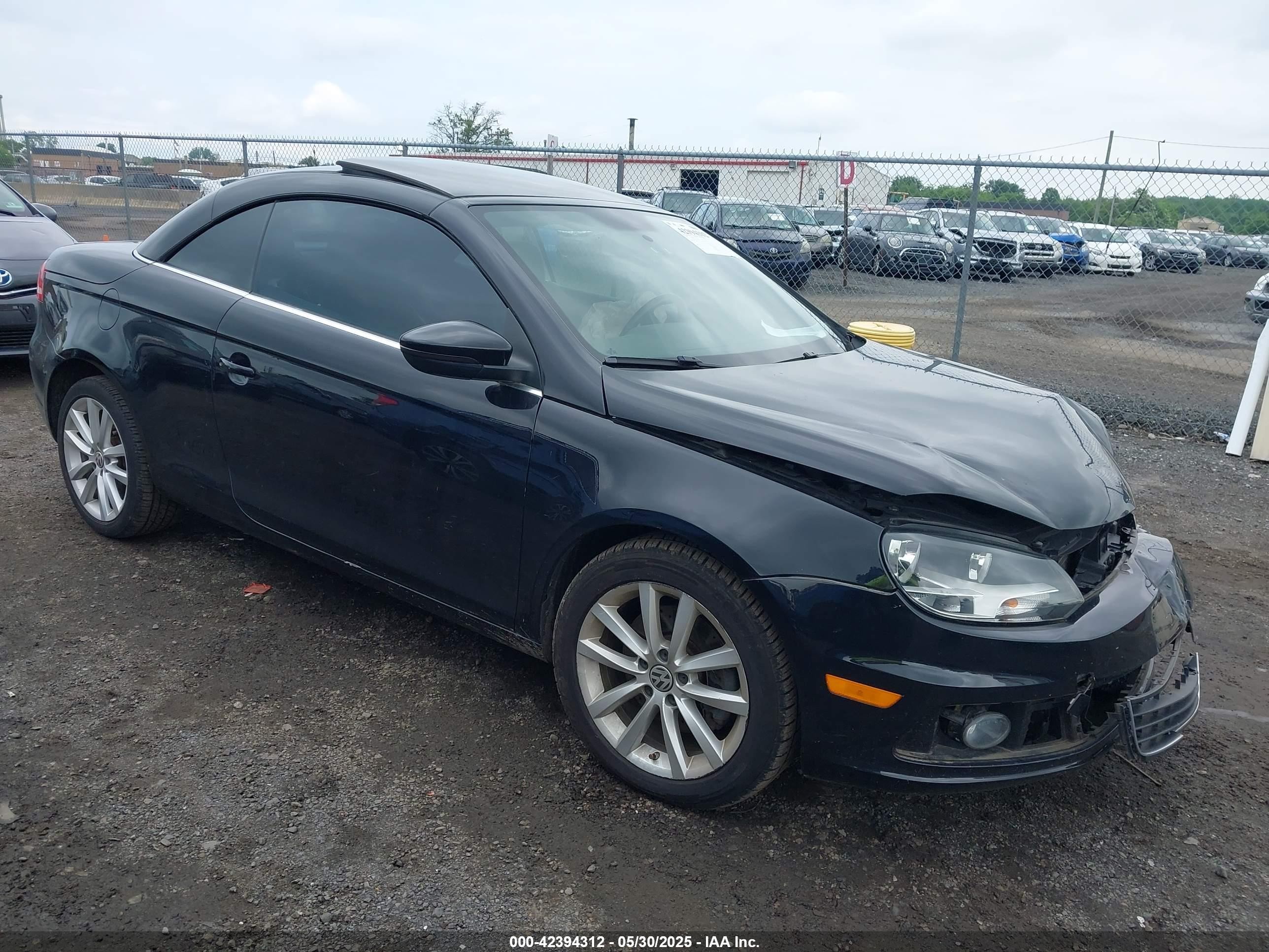2014 Volkswagen Eos Sport, VIN WVWBW8AH2EV003356 — Front end