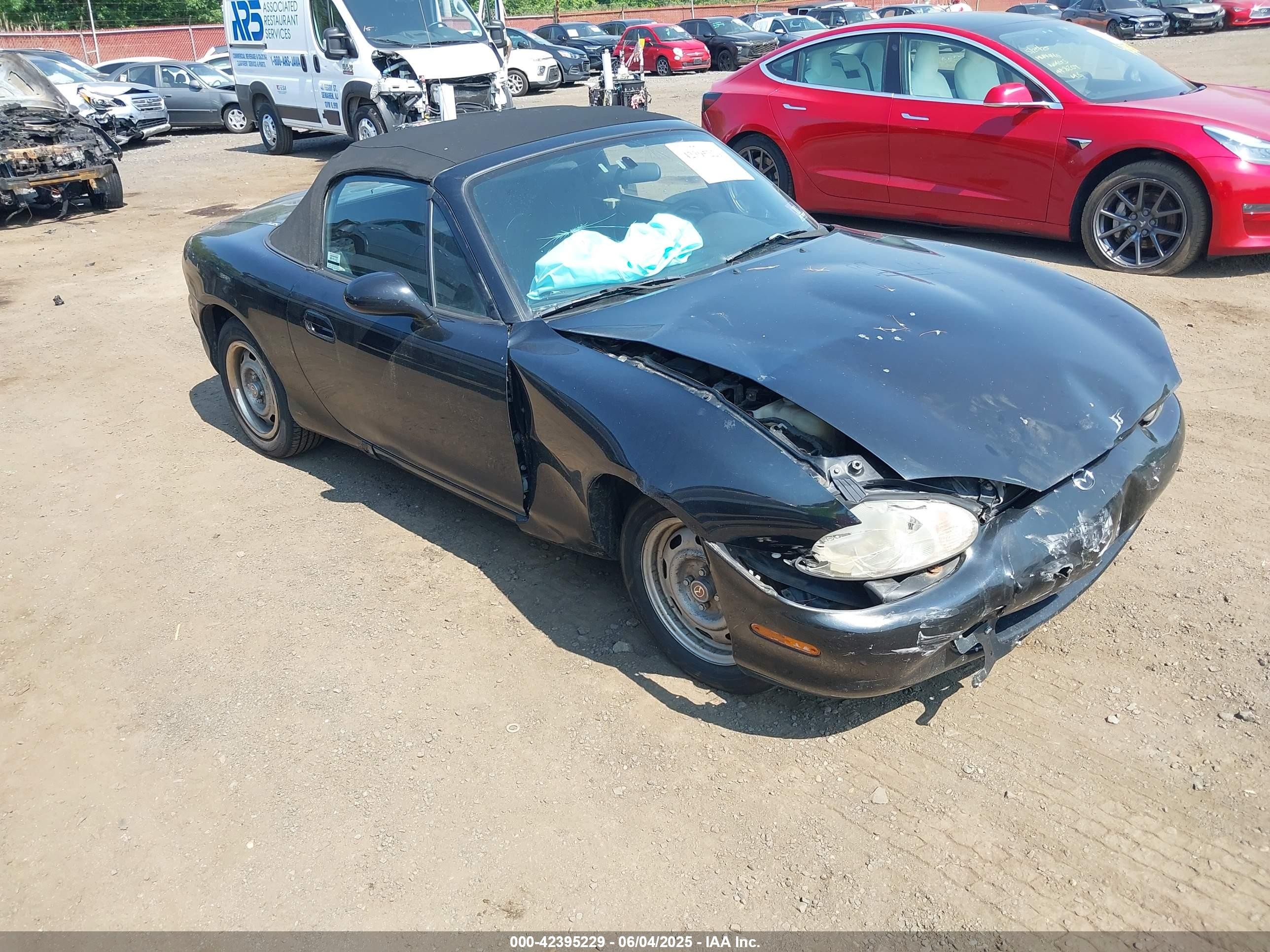 1999 Mazda MX-5 Miata, VIN JM1NB3531X0113843 — Front end