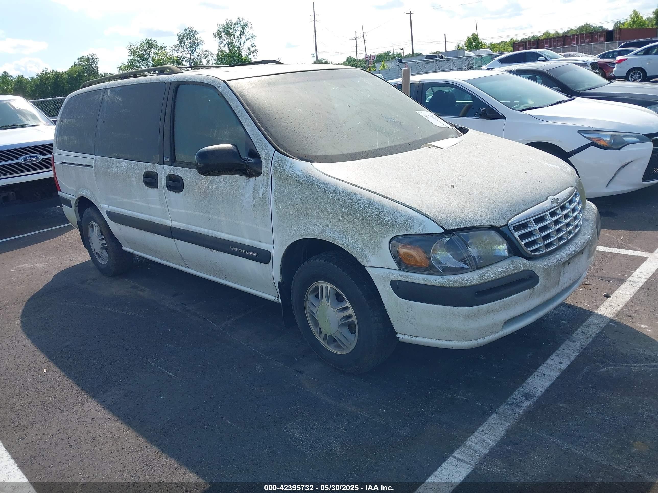1998 Chevrolet Venture, VIN 1GNDX03E2WD195807 — Front end