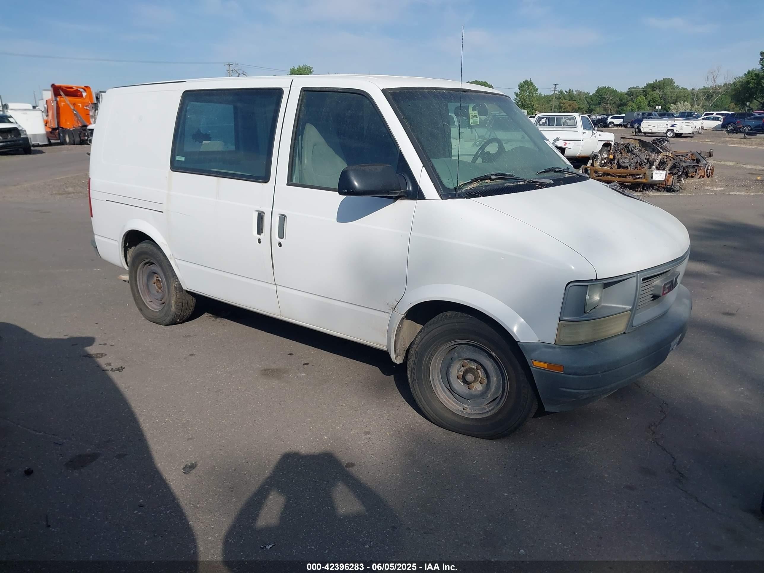 1997 GMC Safari Cargo, VIN 1GTDM19W6VB539995 — All over