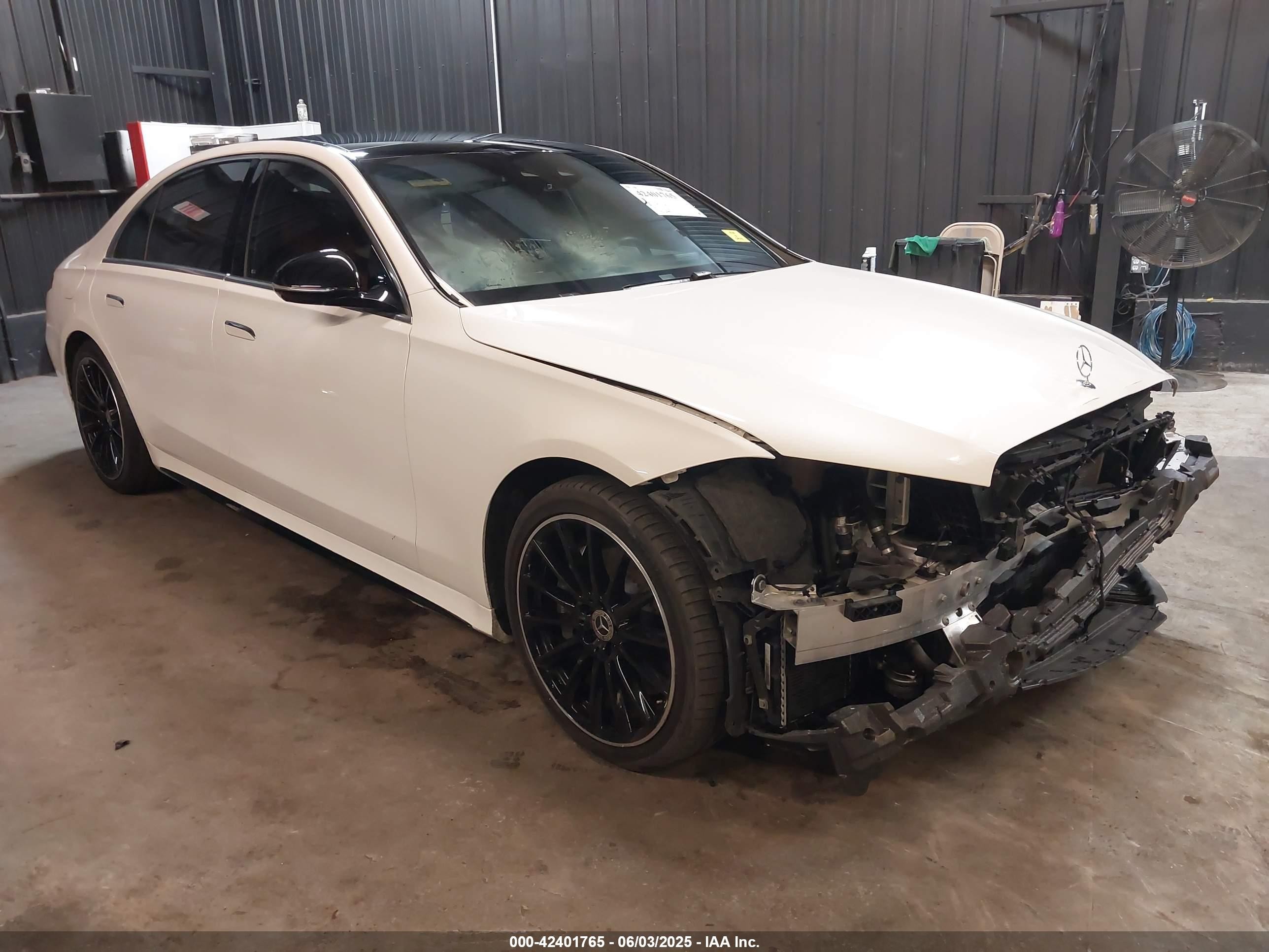 2022 Mercedes-Benz S 580, VIN W1K6G7GB9NA131554 — Front end