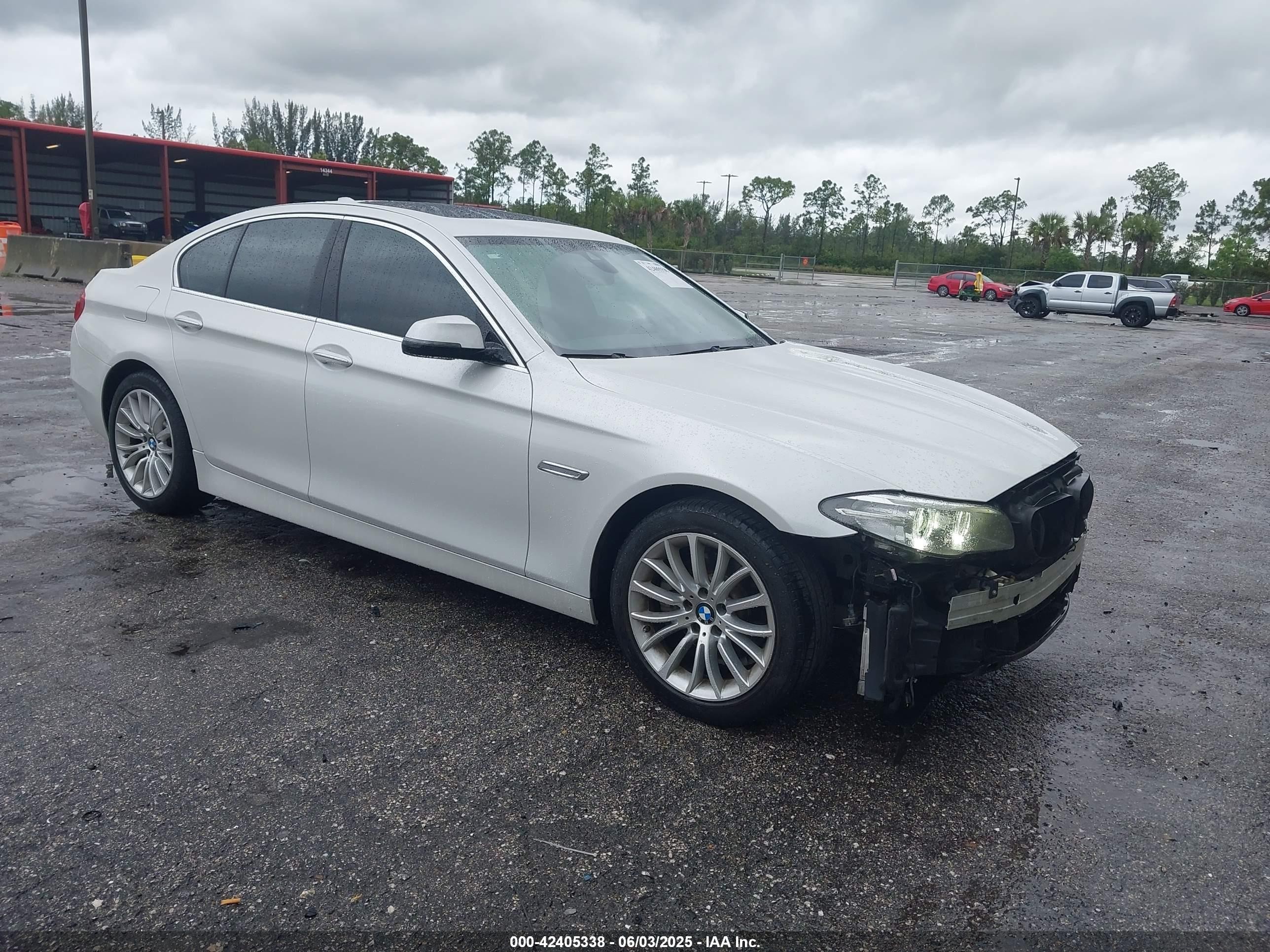 2016 BMW 5 Series 528i, VIN WBA5A5C51GG351571 — Front end