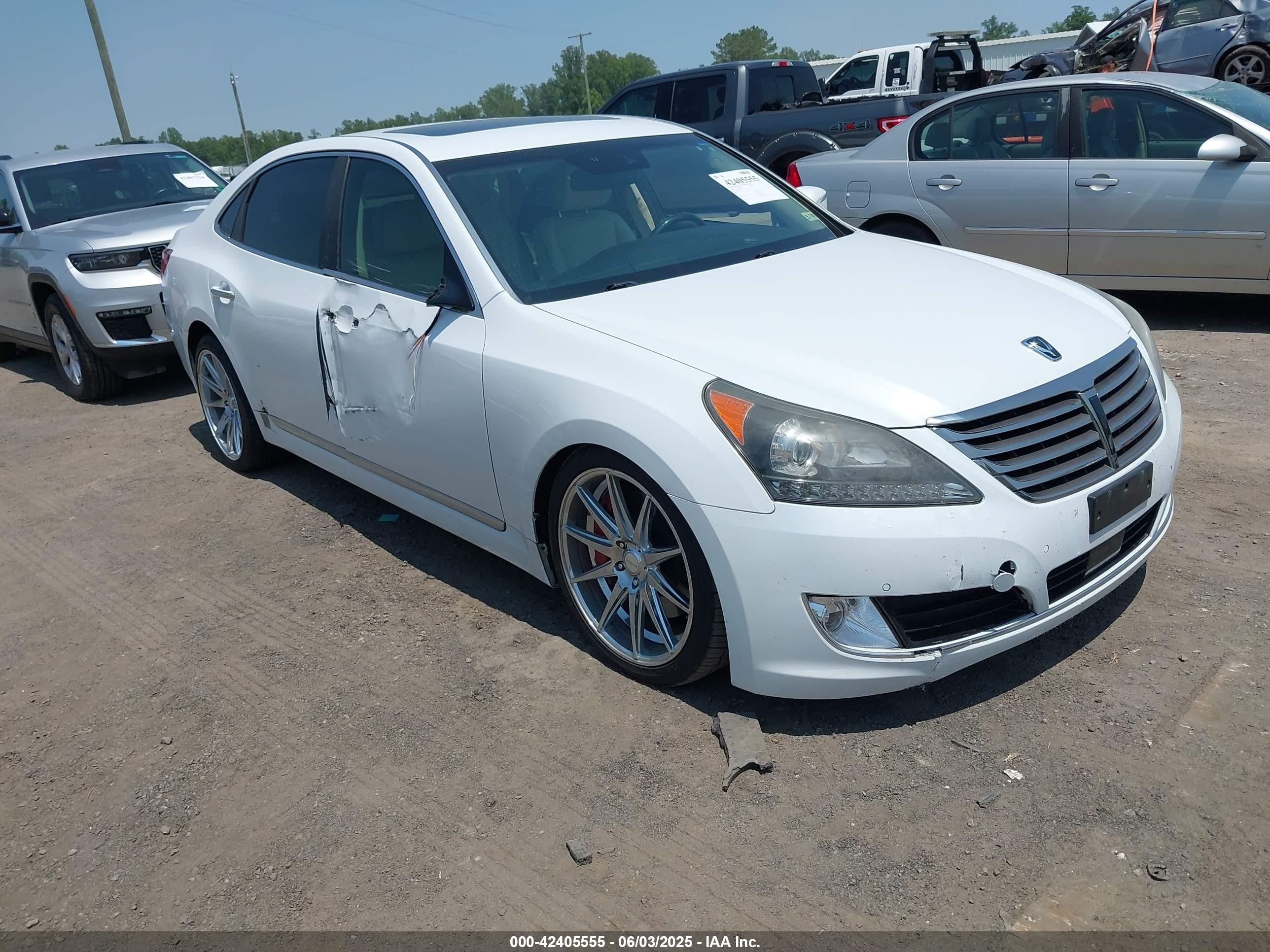 2016 Hyundai Equus Signature, VIN KMHGH4JH7GU102560 — Side