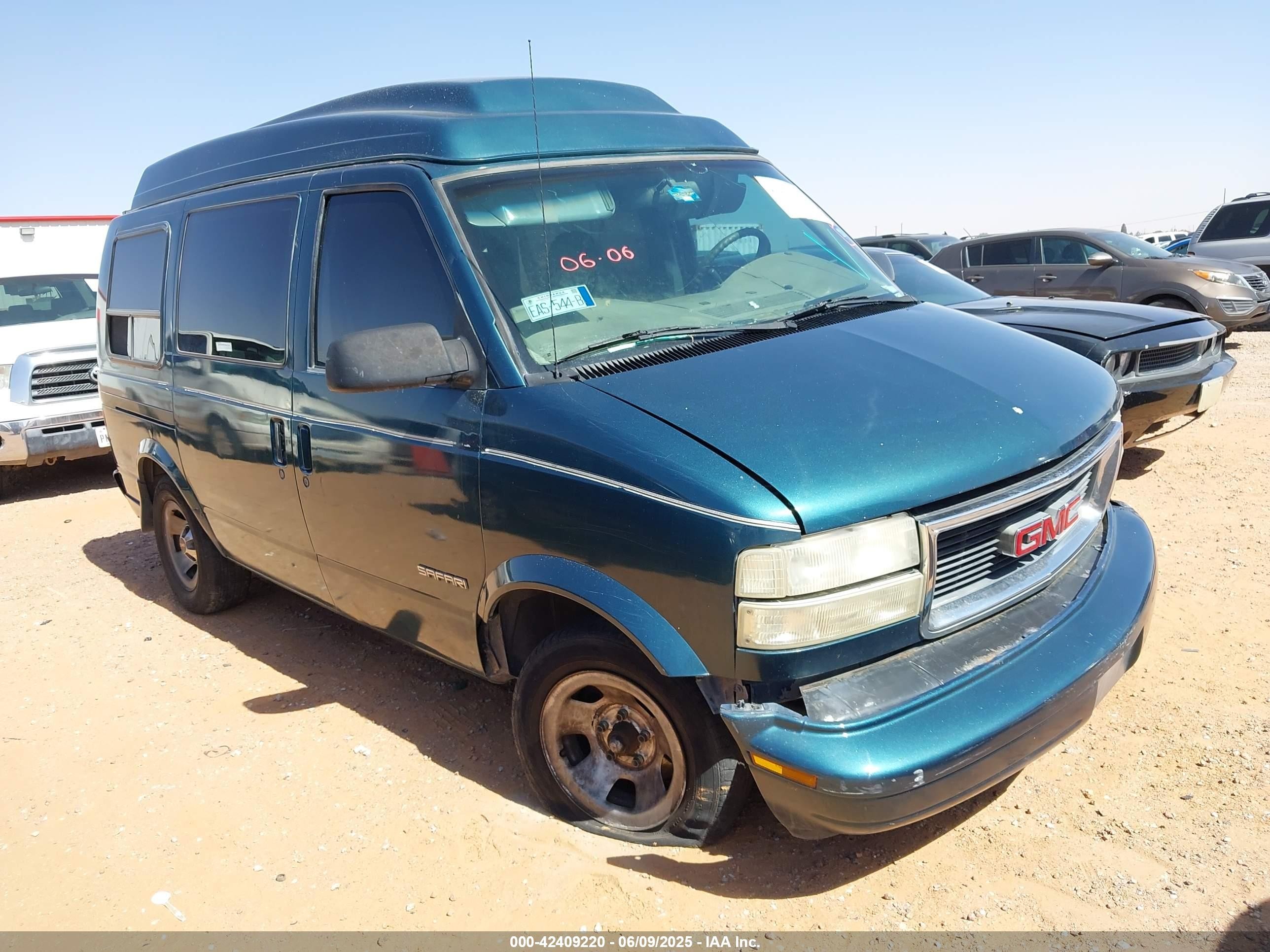 1999 GMC Safari Cargo YF7, VIN 1GDDM19W9XB517262 — Side