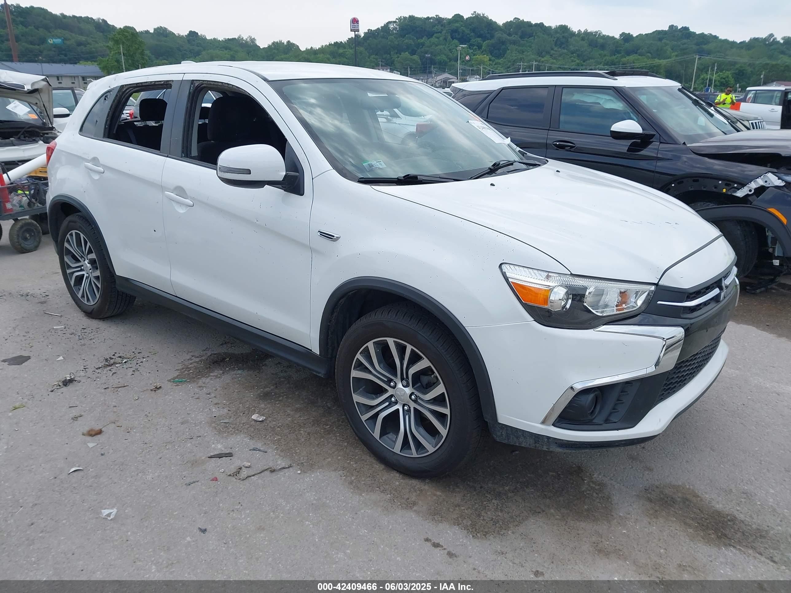 2018 Mitsubishi Outlander ES, VIN JA4AP3AU4JU005869 — Storm