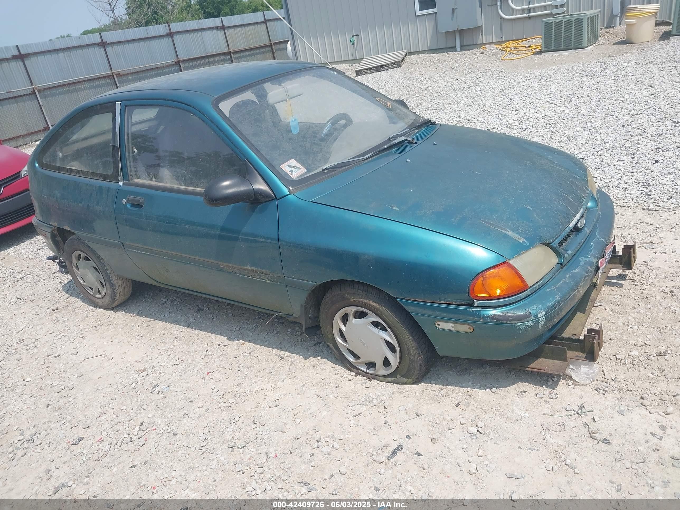 1996 Ford Aspire, VIN KNJLT05H4T6168919 — Front end