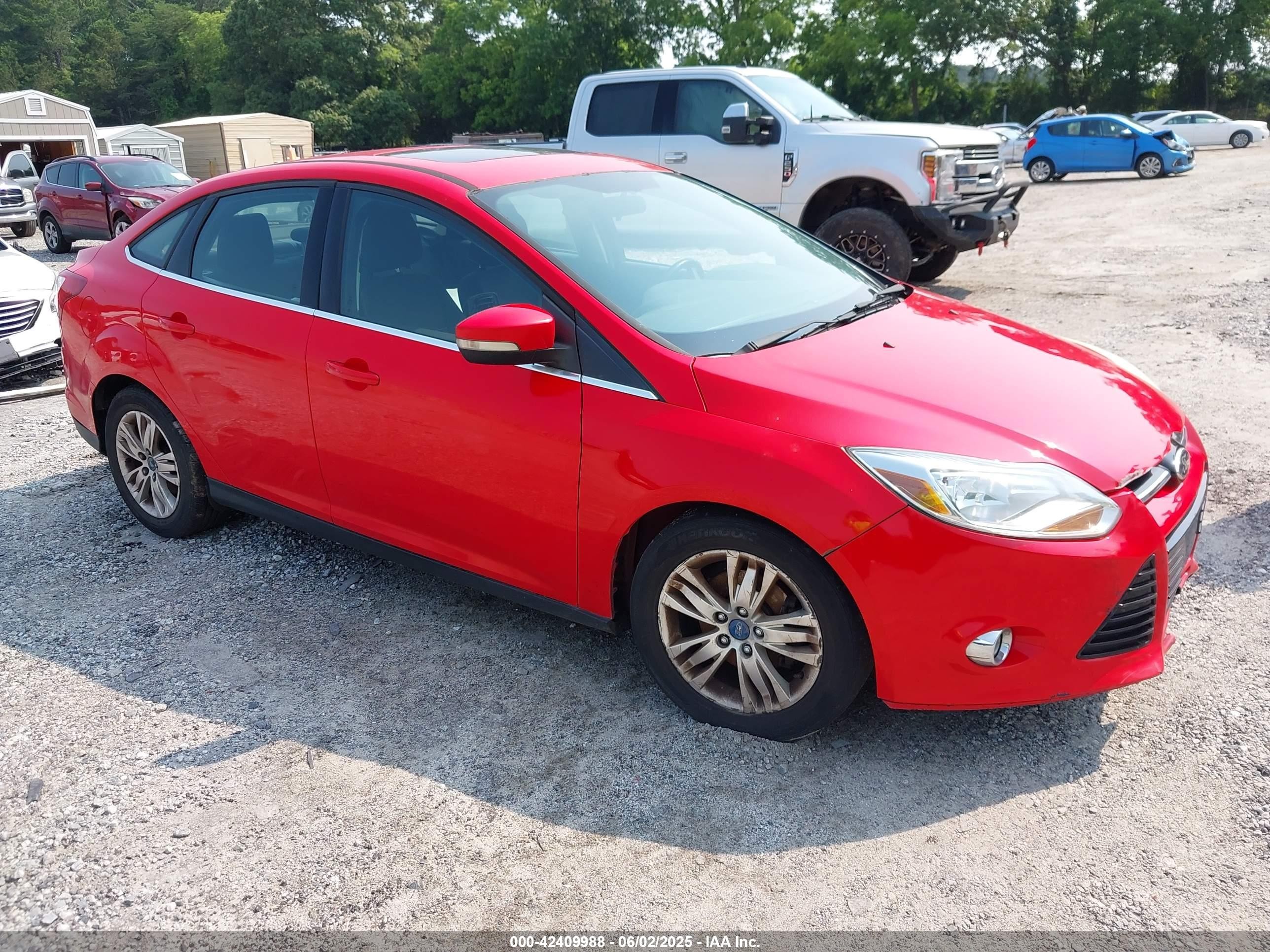 2012 Ford Focus SEL, VIN 1FAHP3H2XCL393178 — Фото с аукциона