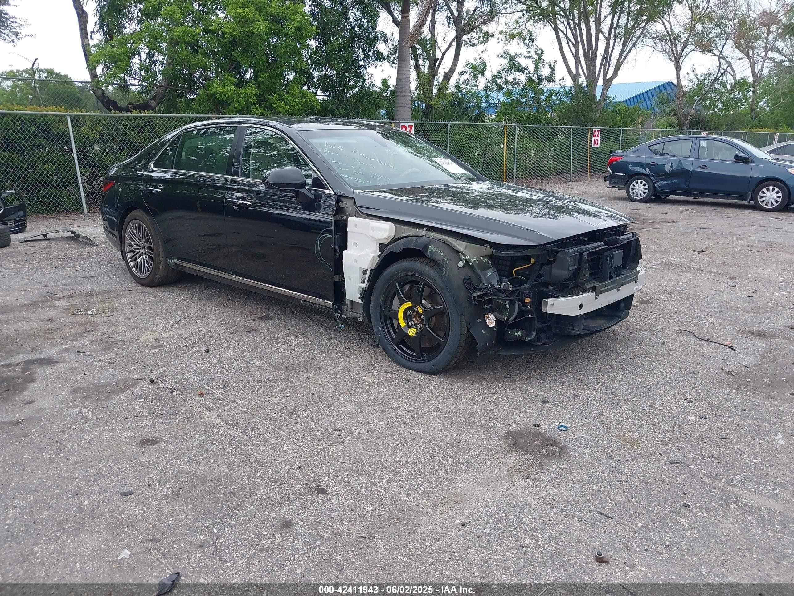 2022 Genesis G90 Ultimate, VIN KMTF54PH6NU096409 — Front end