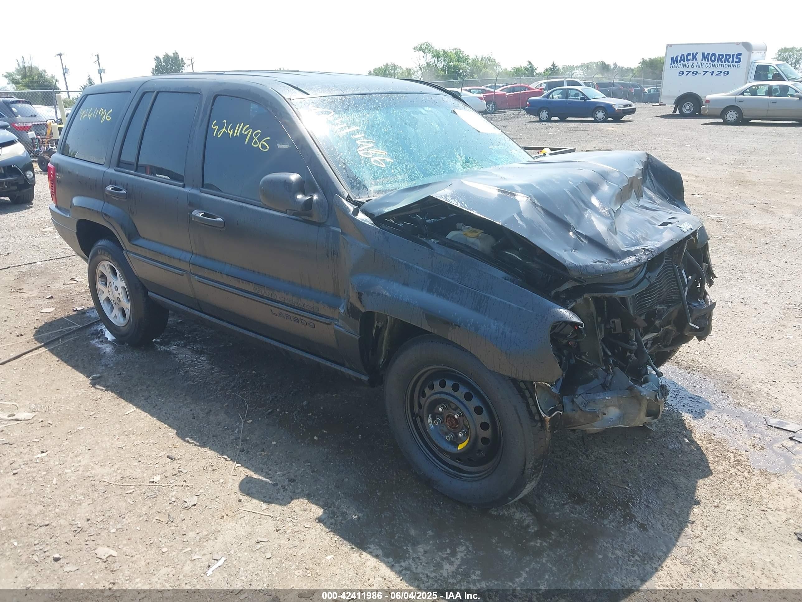 1999 Jeep Grand Cherokee Laredo, VIN 1J4G258S9XC538601 — Front end