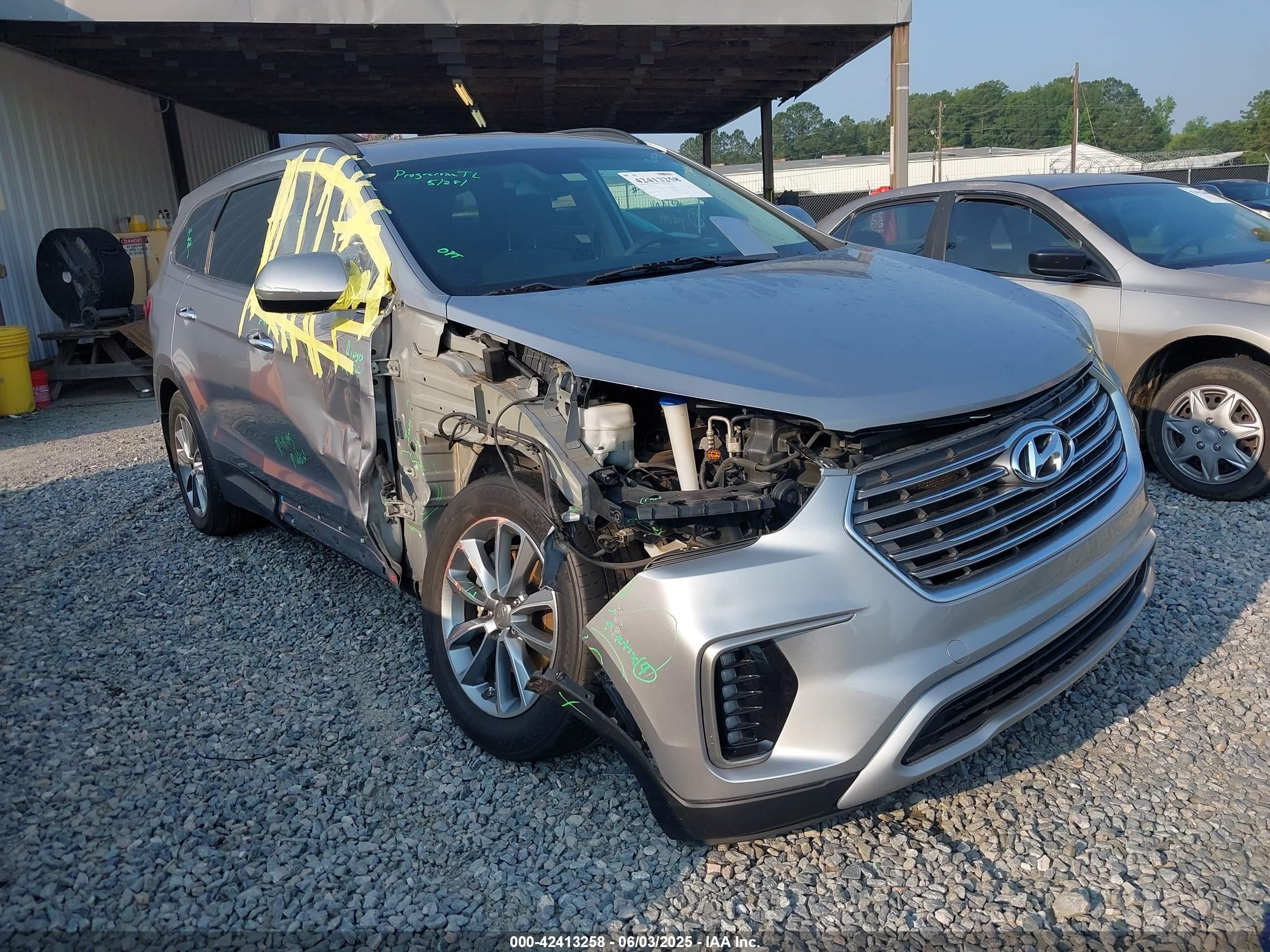 2017 Hyundai Santa Fe SE, VIN KM8SM4HF7HU238733 — Side